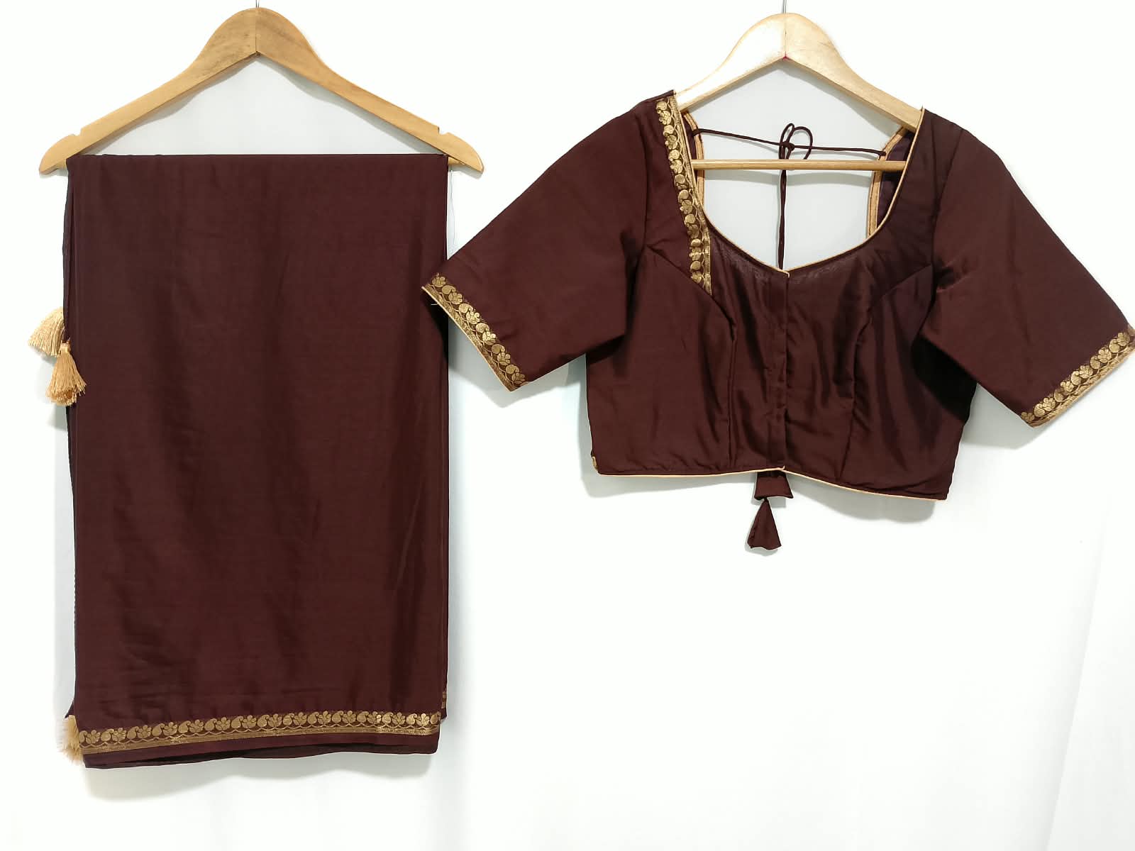 N1465 : Ready To Ship Beautiful Saree With Stitched Blouse