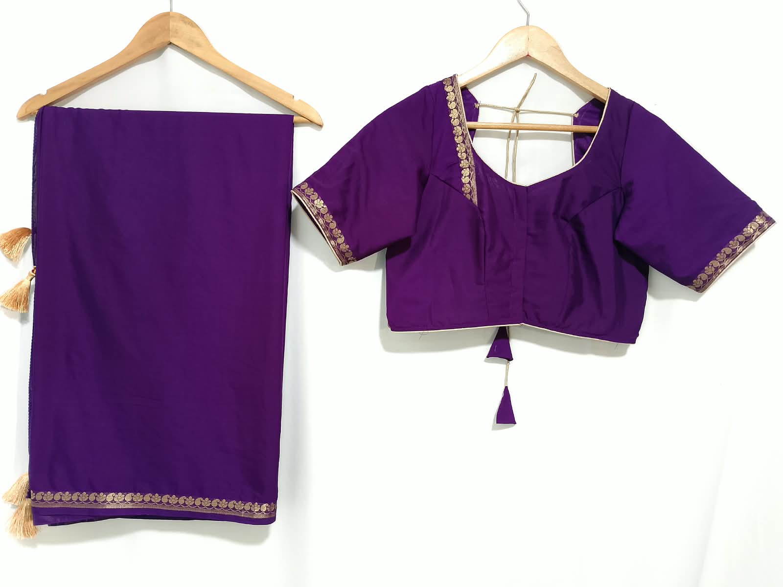 N1466 : Ready To Ship Beautiful Saree With Stitched Blouse
