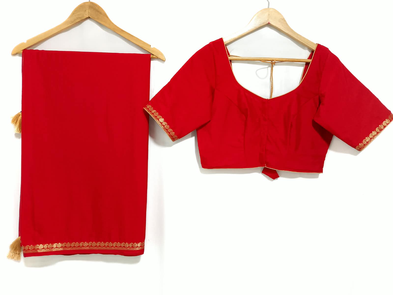 N1467 : Ready To Ship Beautiful Saree With Stitched Blouse