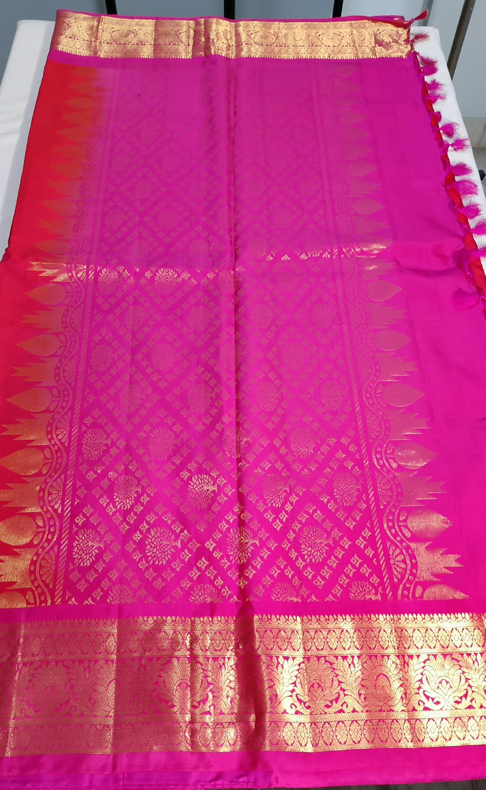 N1488 : Ready To Ship Beautiful Saree With Stitched Blouse