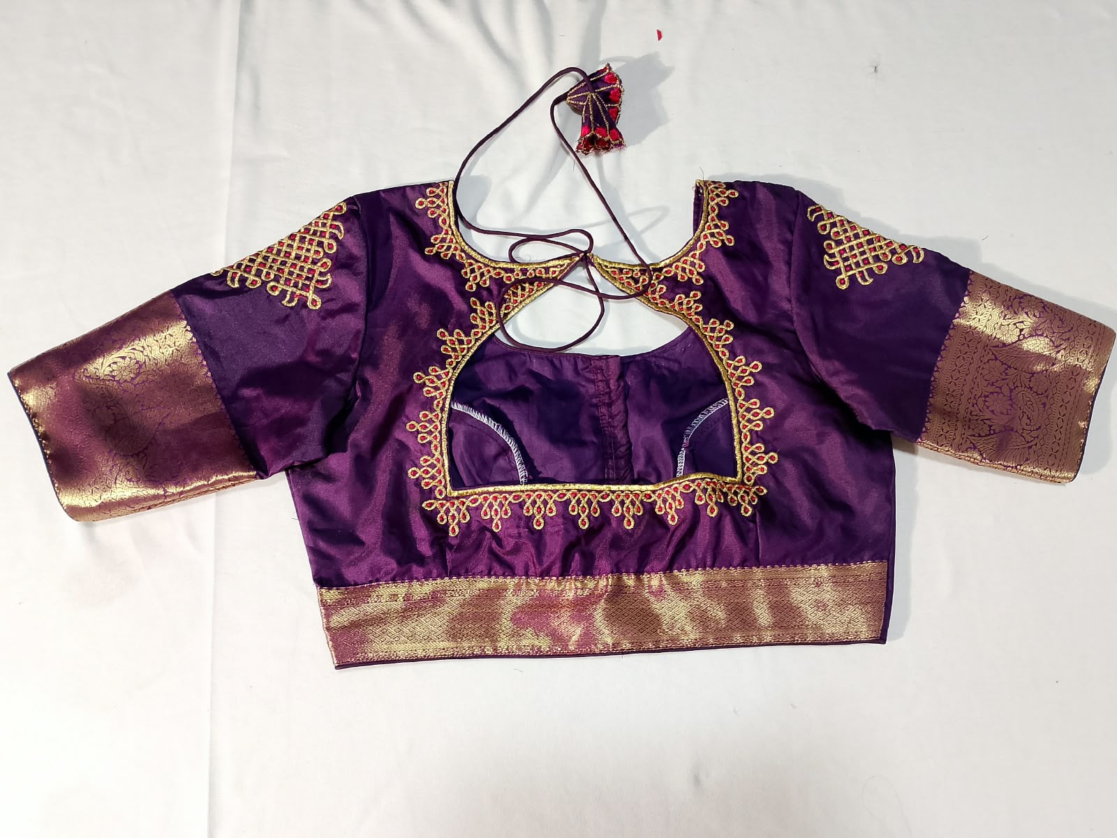 N1490 : Ready To Ship Beautiful Saree With Stitched Blouse N1490 : Ready To Ship Beautiful Saree With Stitched Blouse