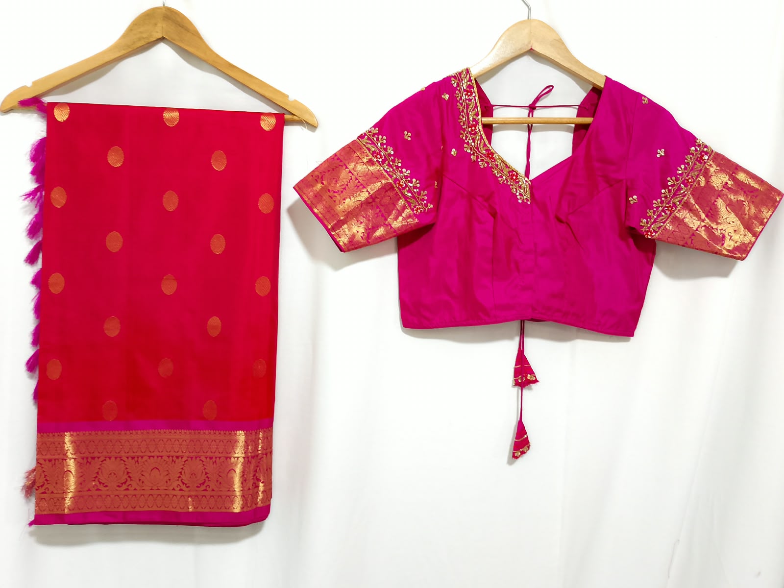 N1488 : Ready To Ship Beautiful Saree With Stitched Blouse