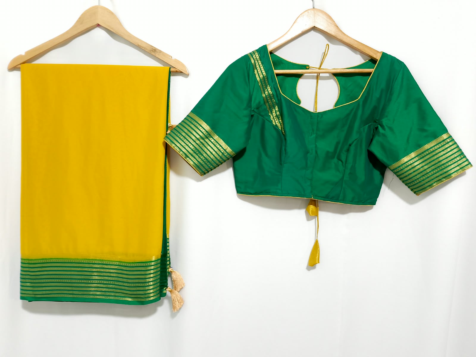 N1483 : Ready To Ship Beautiful Mysore Crepe Silk Saree With Stitched Blouse