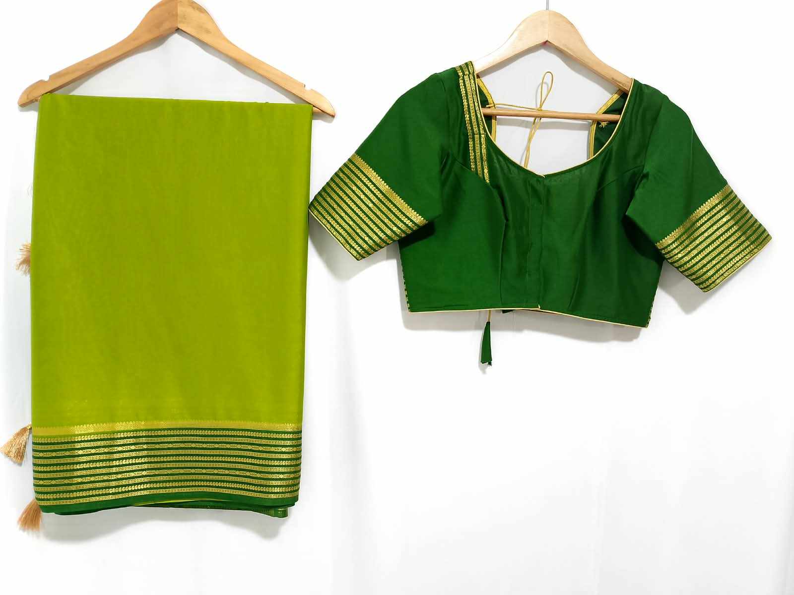 N1479 : Ready To Ship Beautiful Mysore Crepe Silk Saree With Stitched Blouse