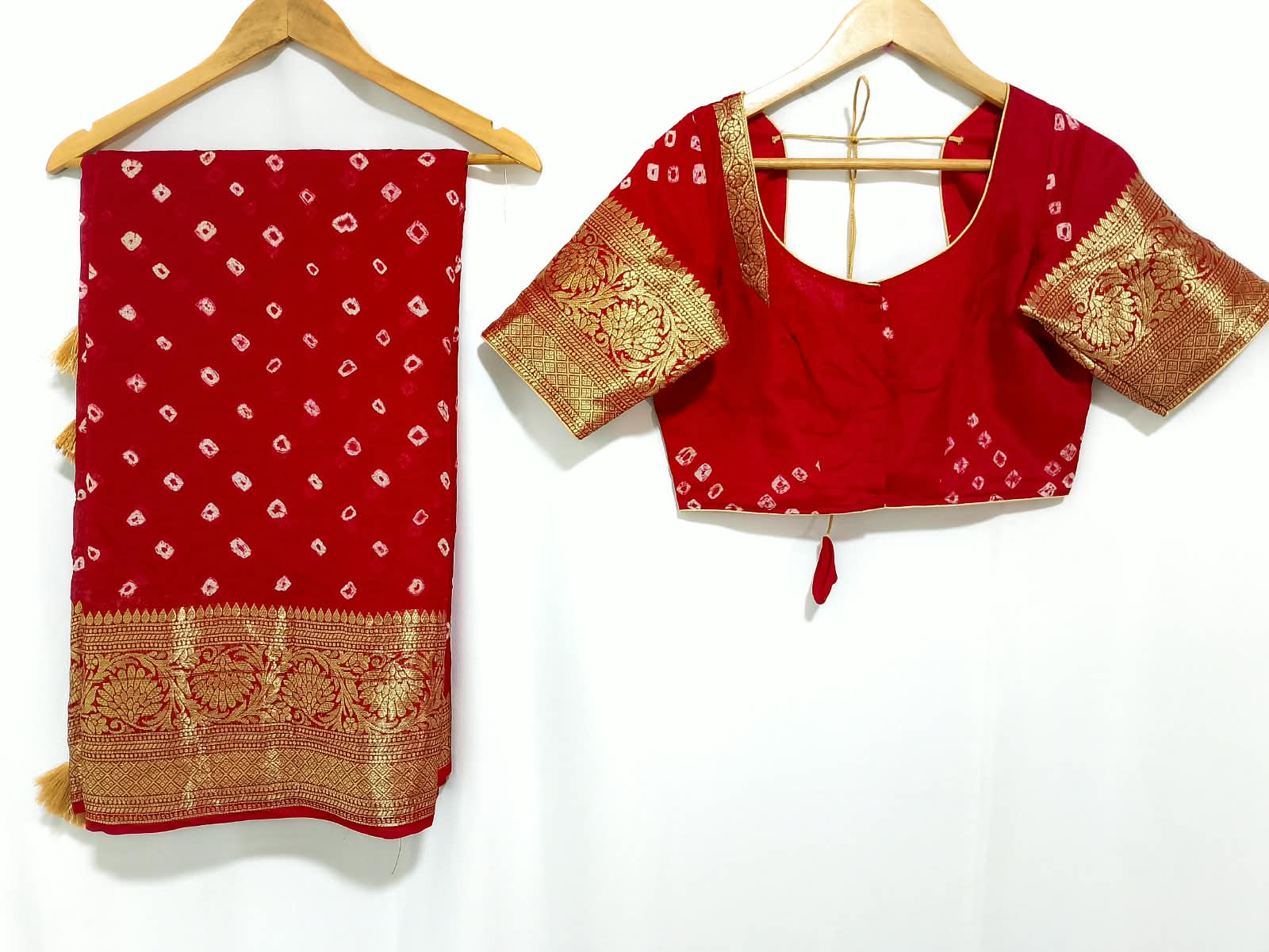 N1476 : Ready To Ship Beautiful Bandini Saree With Stitched Blouse N1476 : Ready To Ship Beautiful Bandini Saree With Stitched Blouse