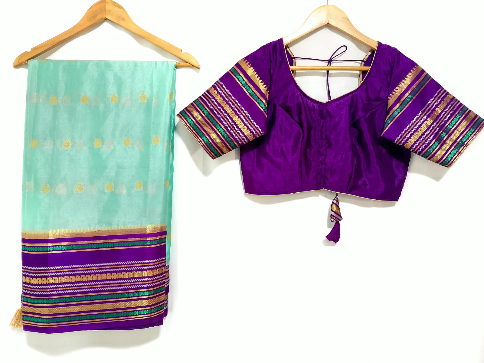 N1478  : Ready To Ship Beautiful  Banarasi  Saree With Stitched Blouse