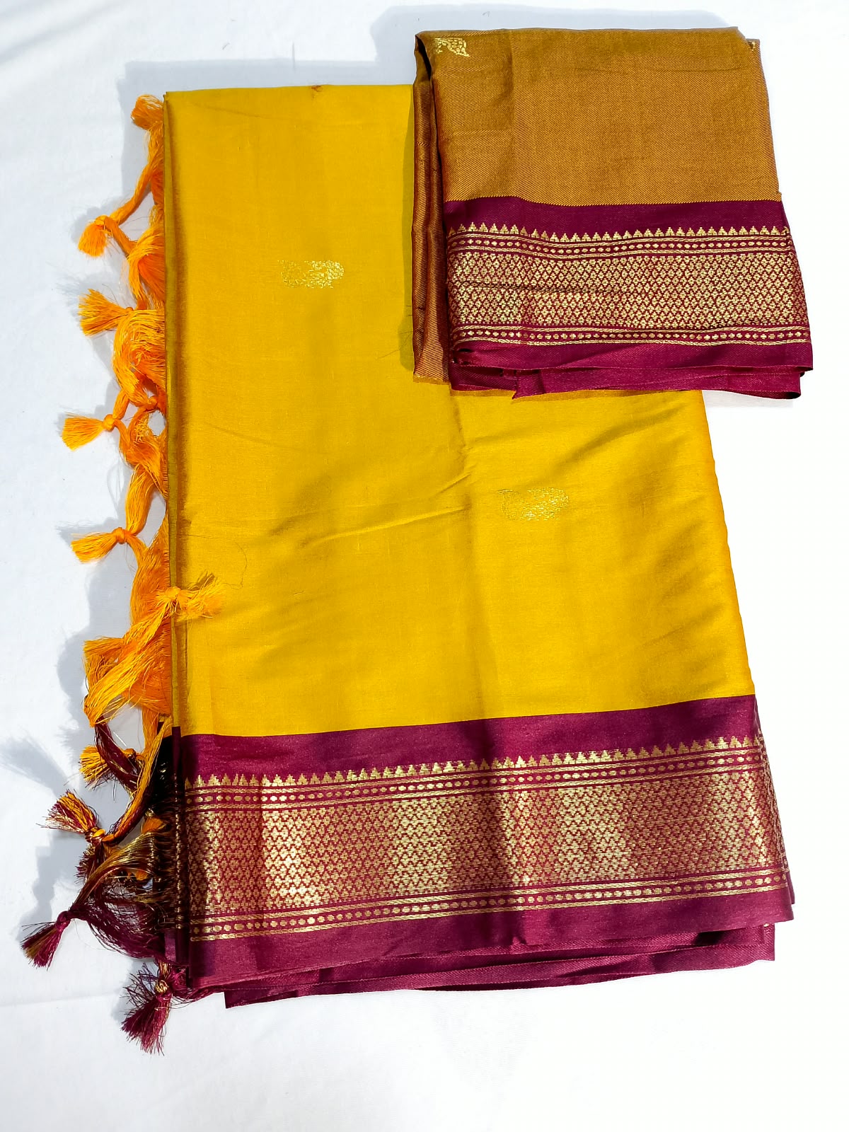 N1512 : Ready To Ship Beautiful Saree With Stitched Blouse