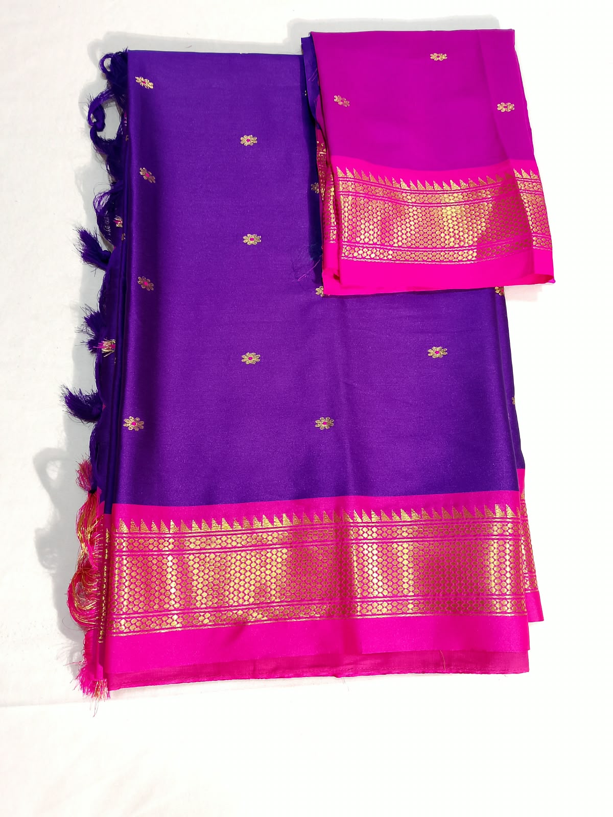 N1514 : Ready To Ship Beautiful Saree With Stitched Blouse
