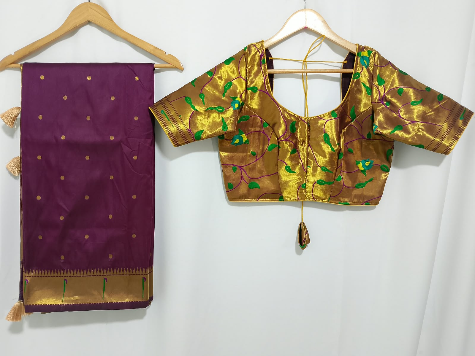N1502 : Ready To Ship Beautiful Saree With Stitched Blouse