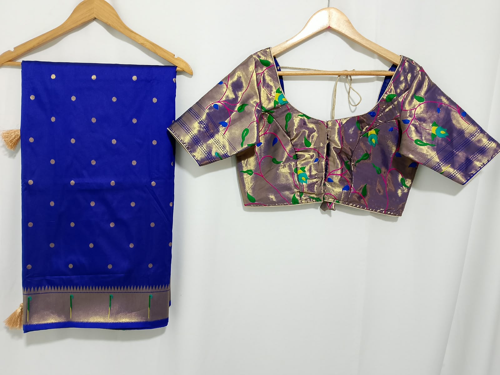 N1501 : Ready To Ship Beautiful Saree With Stitched Blouse