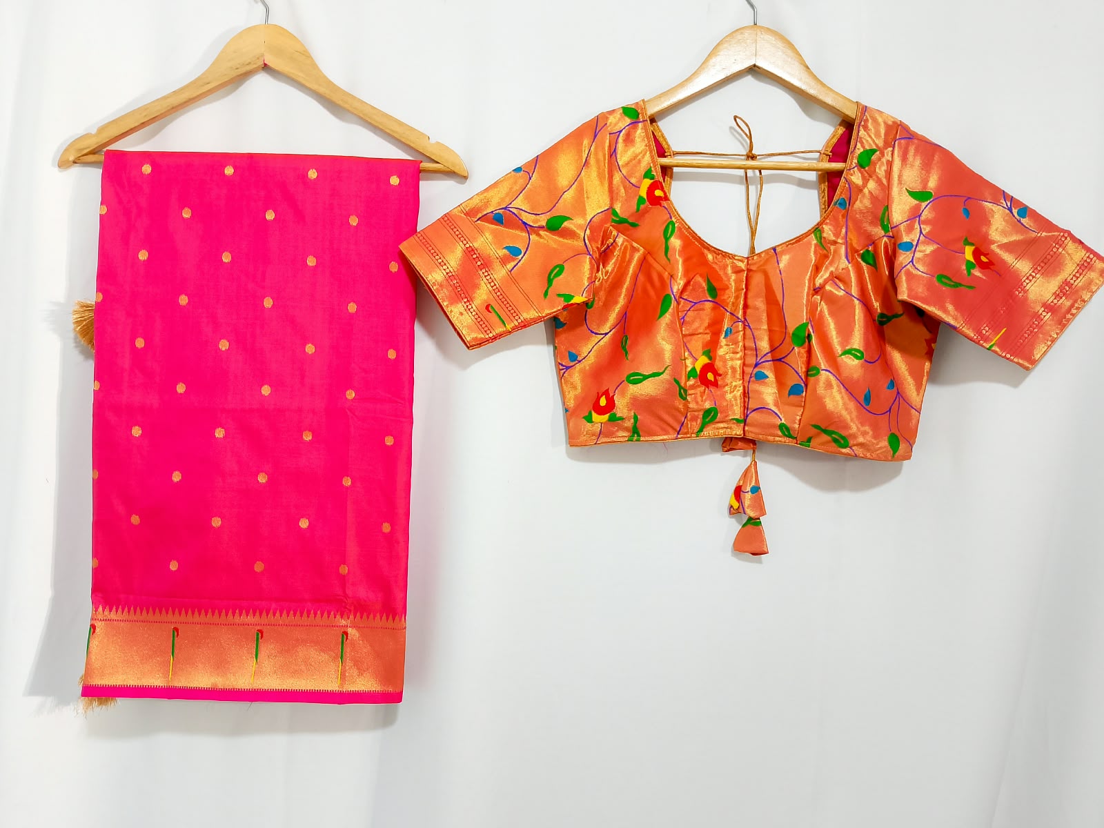 N1498 : Ready To Ship Beautiful Saree With Stitched Blouse