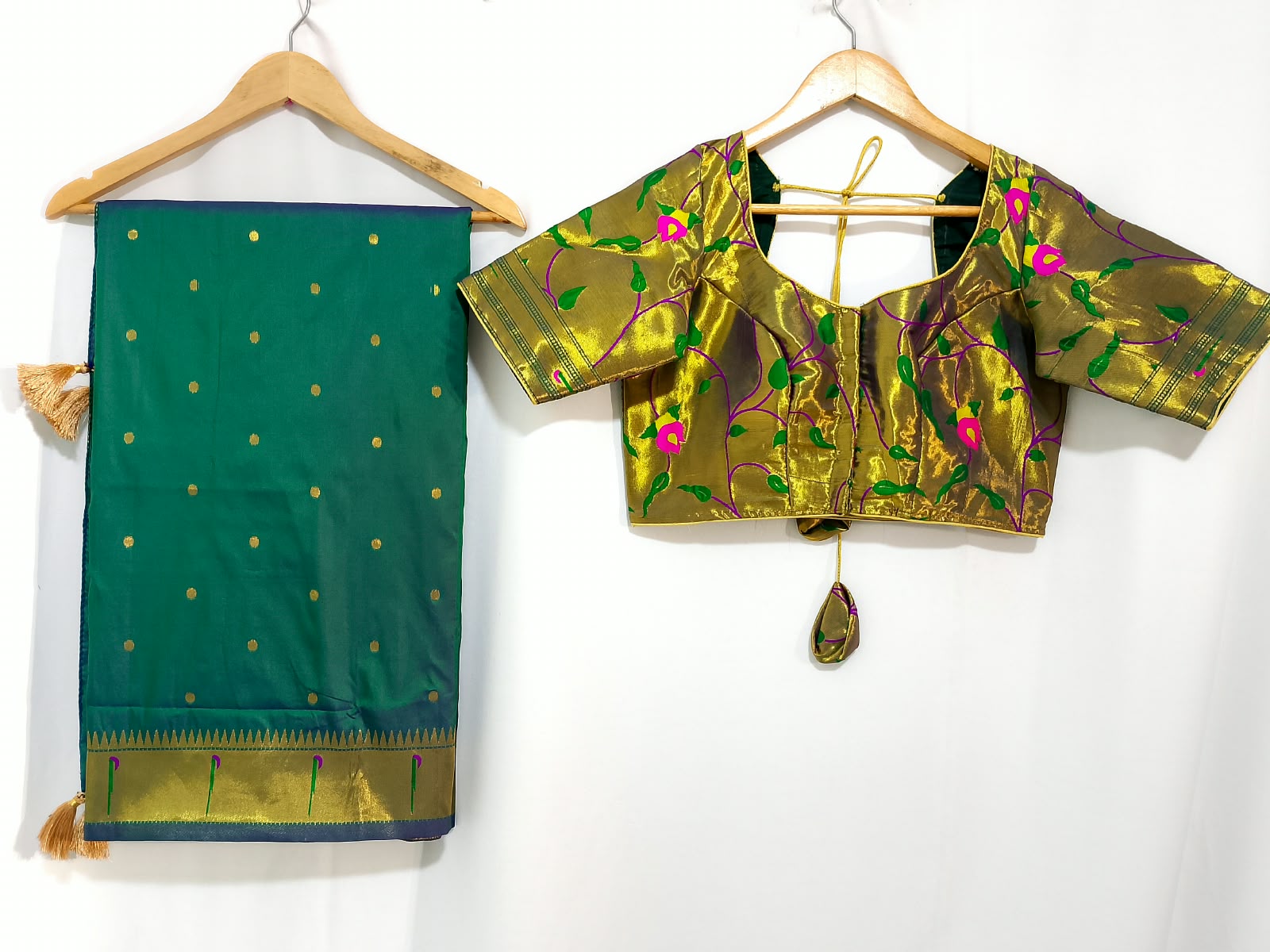 N1499 : Ready To Ship Beautiful Saree With Stitched Blouse