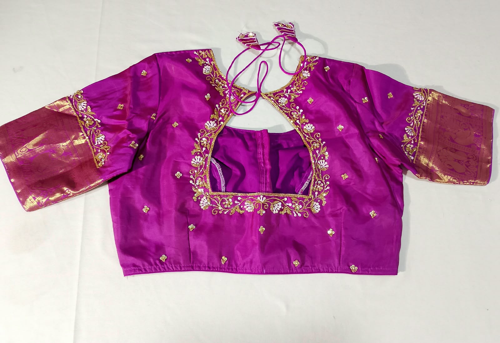 N1515 : Ready To Ship Beautiful Saree With Stitched Blouse N1515 : Ready To Ship Beautiful Saree With Stitched Blouse