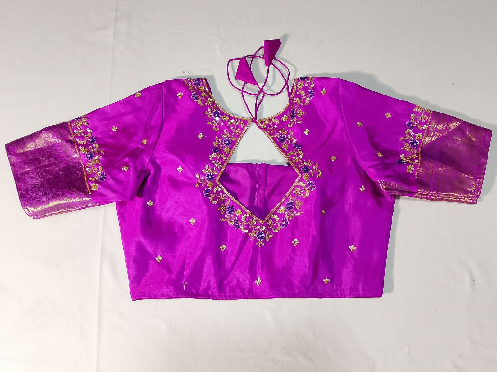 N1516 : Ready To Ship Beautiful Saree With Stitched Blouse N1516 : Ready To Ship Beautiful Saree With Stitched Blouse