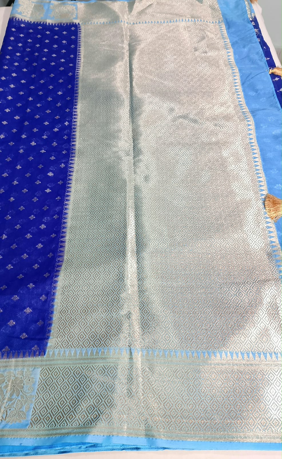 N1526 : Ready To Ship Beautiful Saree With Stitched Blouse