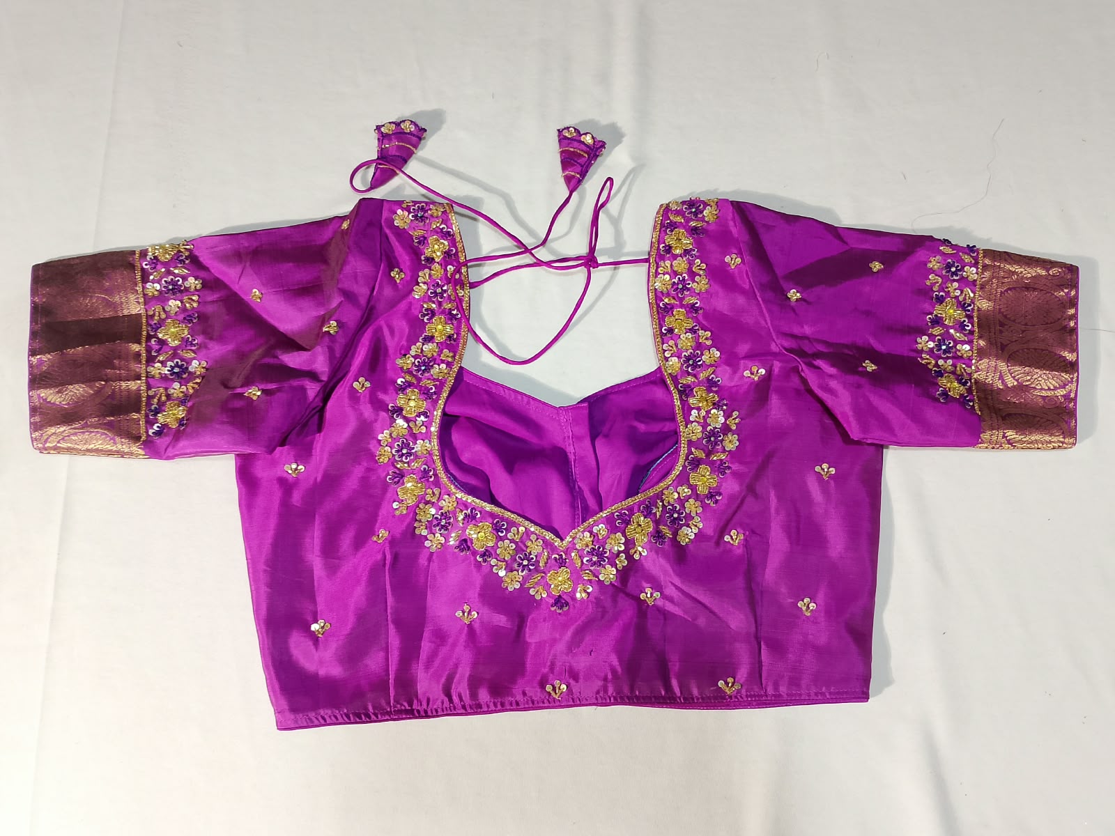 N1519 : Ready To Ship Beautiful Saree With Stitched Blouse N1519 : Ready To Ship Beautiful Saree With Stitched Blouse