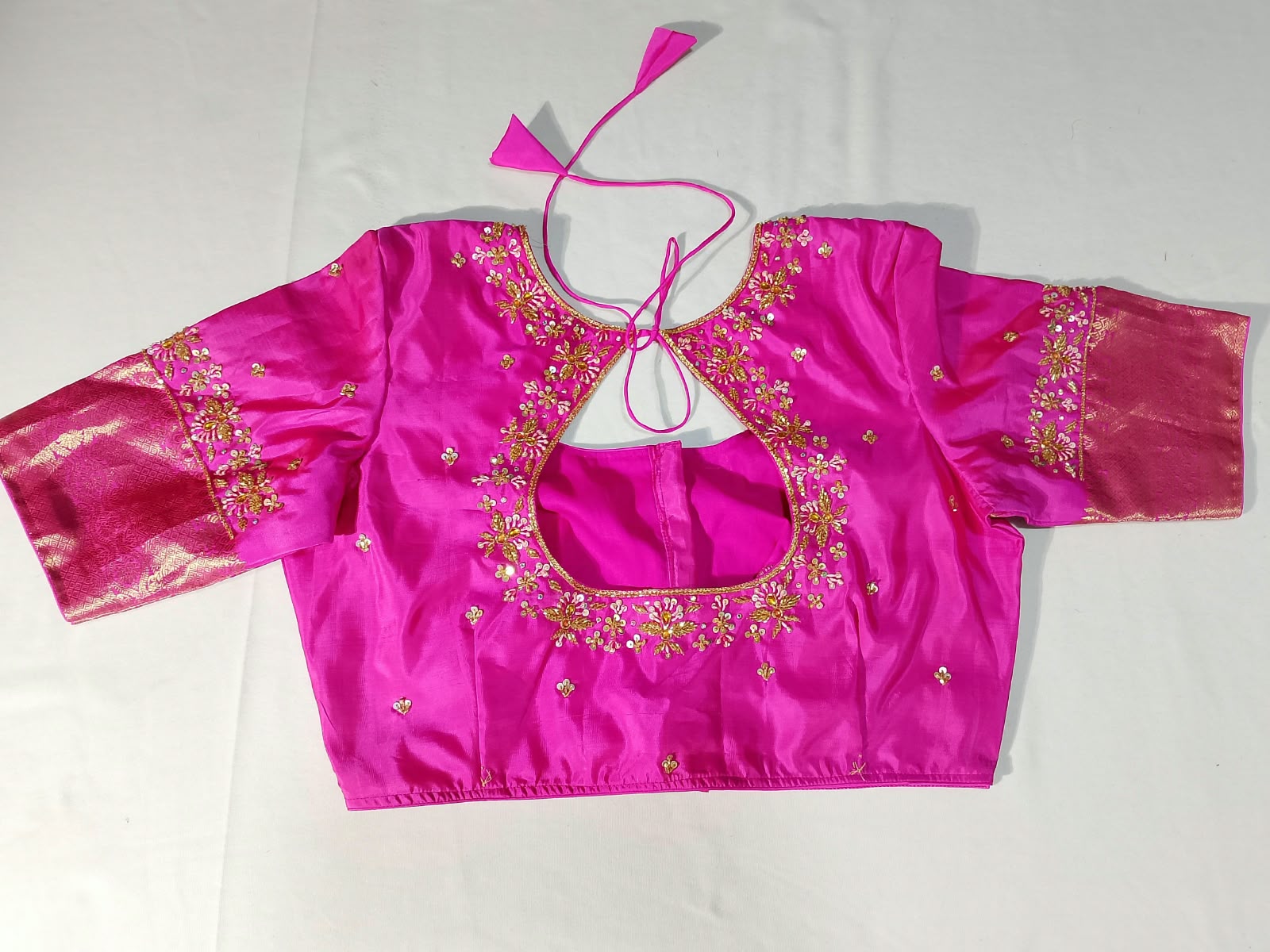 N1520 : Ready To Ship Beautiful Saree With Stitched Blouse N1520 : Ready To Ship Beautiful Saree With Stitched Blouse