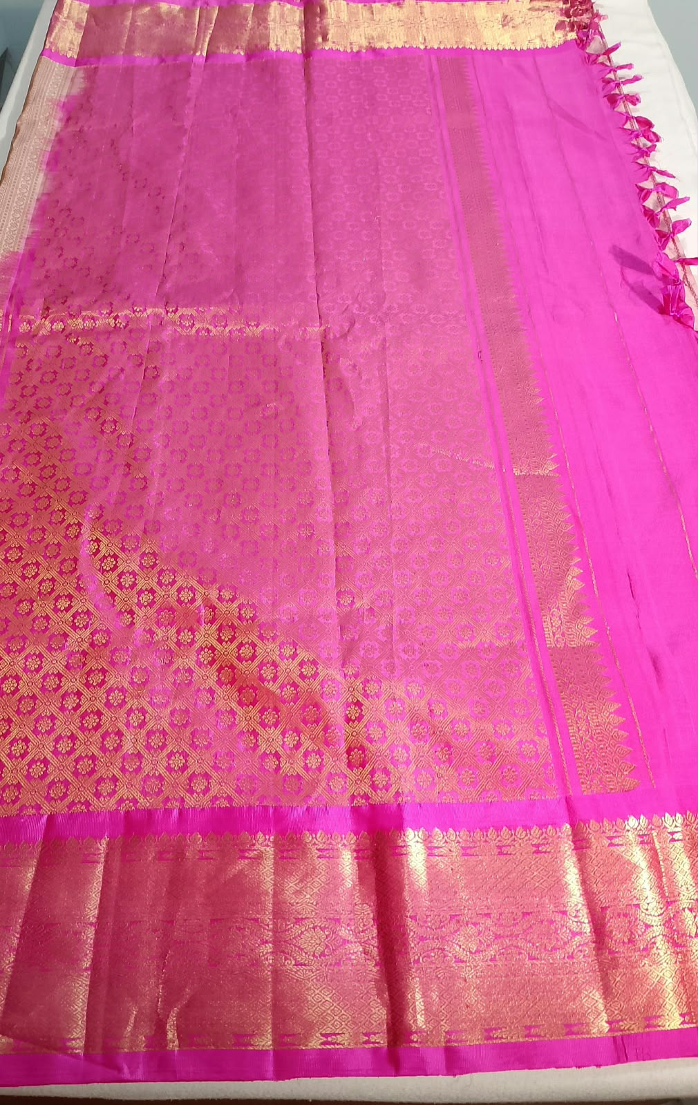 N1520 : Ready To Ship Beautiful Saree With Stitched Blouse N1520 : Ready To Ship Beautiful Saree With Stitched Blouse