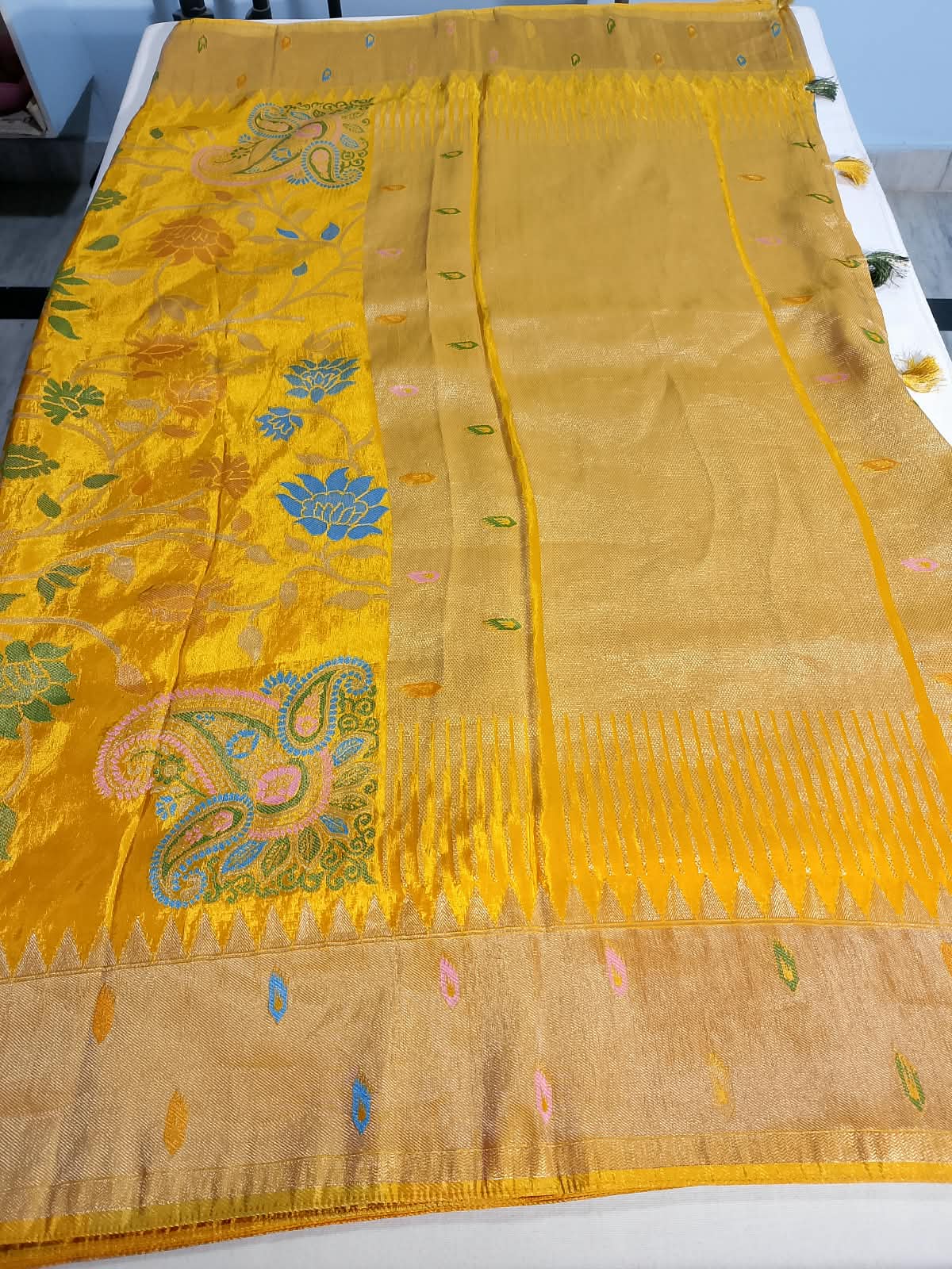 N1522 : Ready To Ship Beautiful Saree With Stitched Blouse N1522 : Ready To Ship Beautiful Saree With Stitched Blouse
