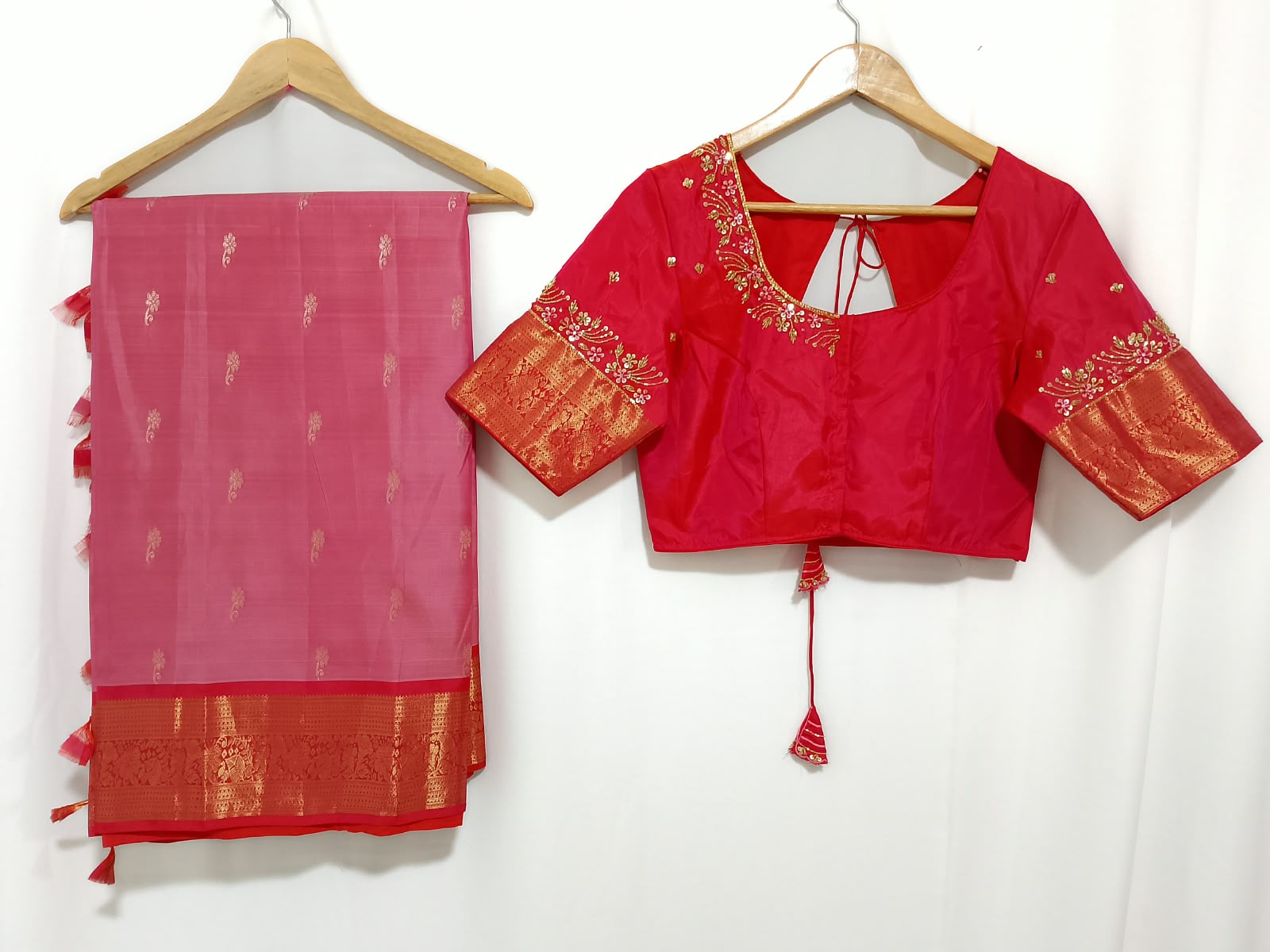 N1521 : Ready To Ship Beautiful Saree With Stitched Blouse