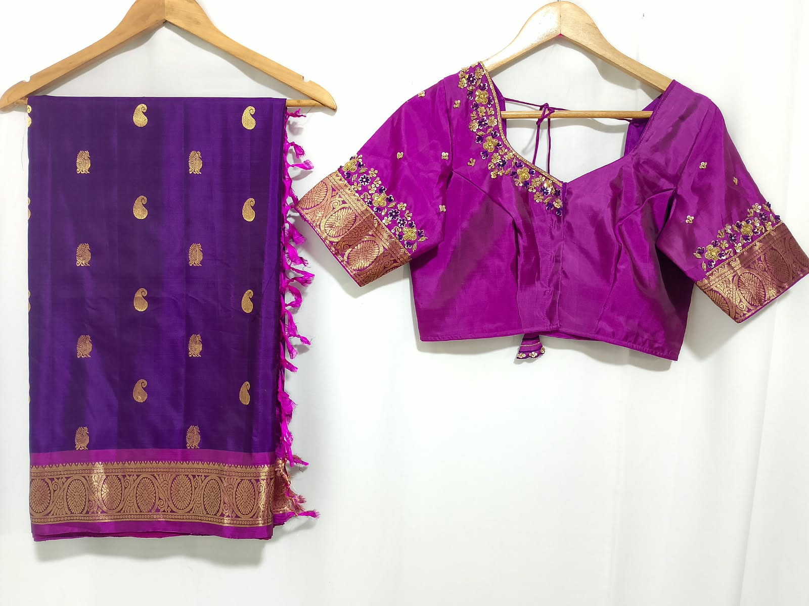 N1519 : Ready To Ship Beautiful Saree With Stitched Blouse