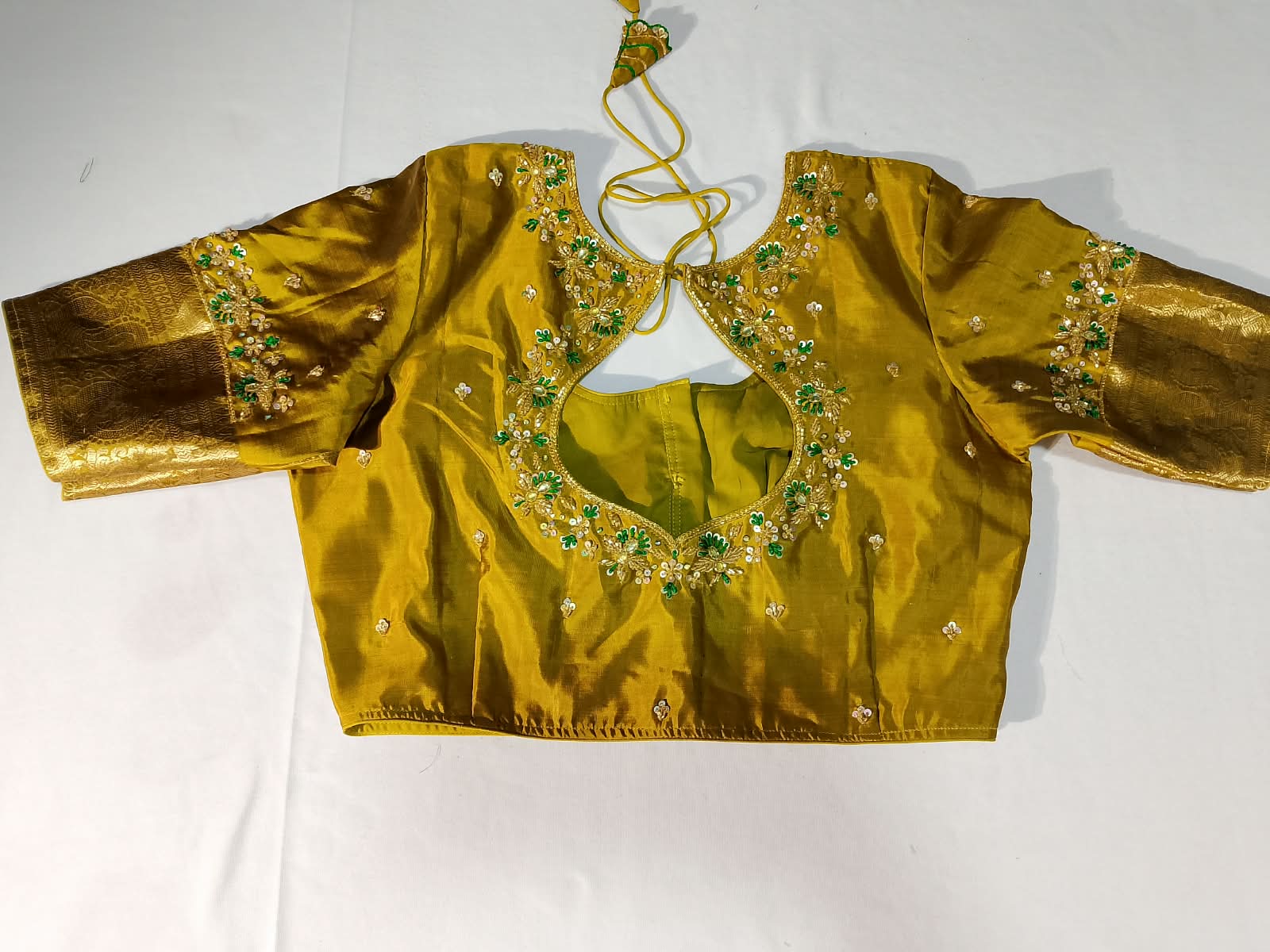 N1531 : Ready To Ship Beautiful Saree With Stitched Blouse
