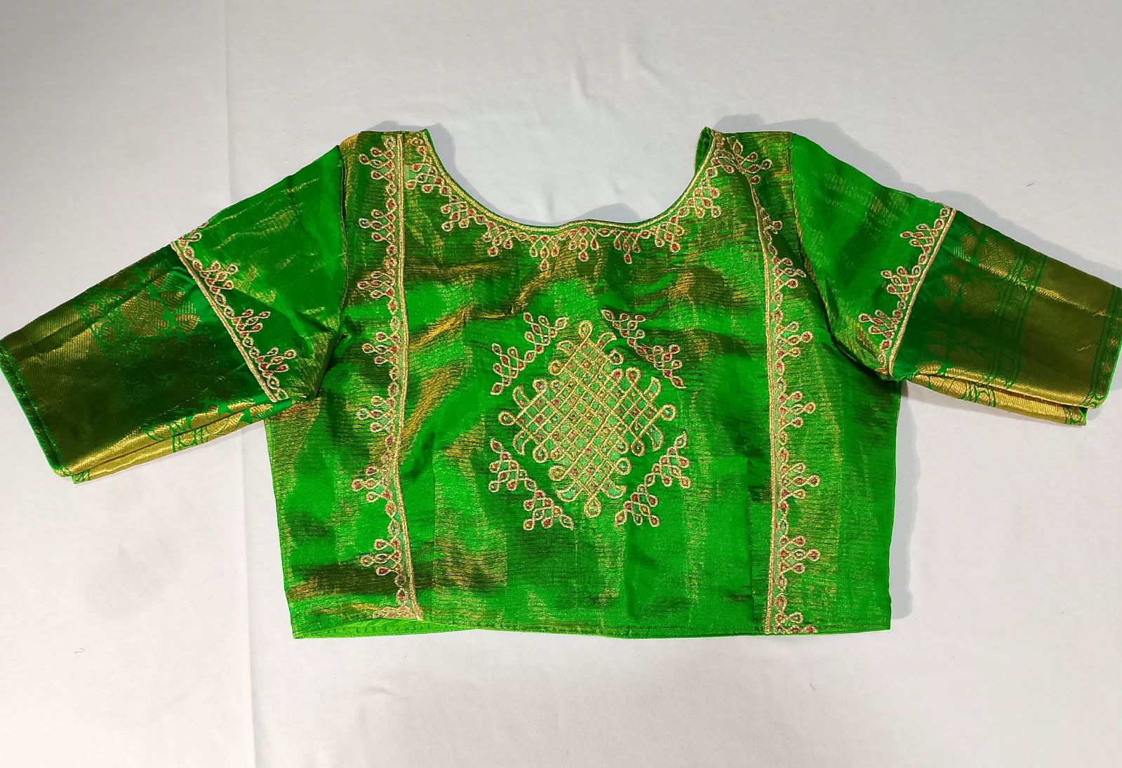 N1535 : Ready To Ship Beautiful Saree With Stitched Blouse