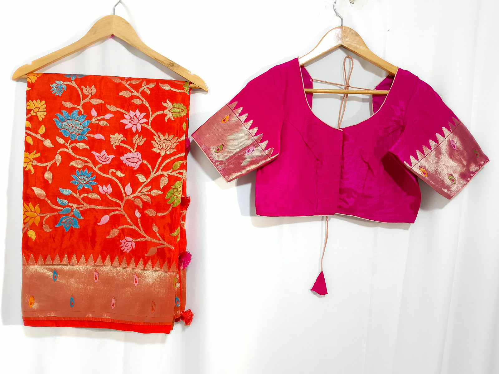 N1524 : Ready To Ship Beautiful Munga Crepe Saree With Stitched Blouse