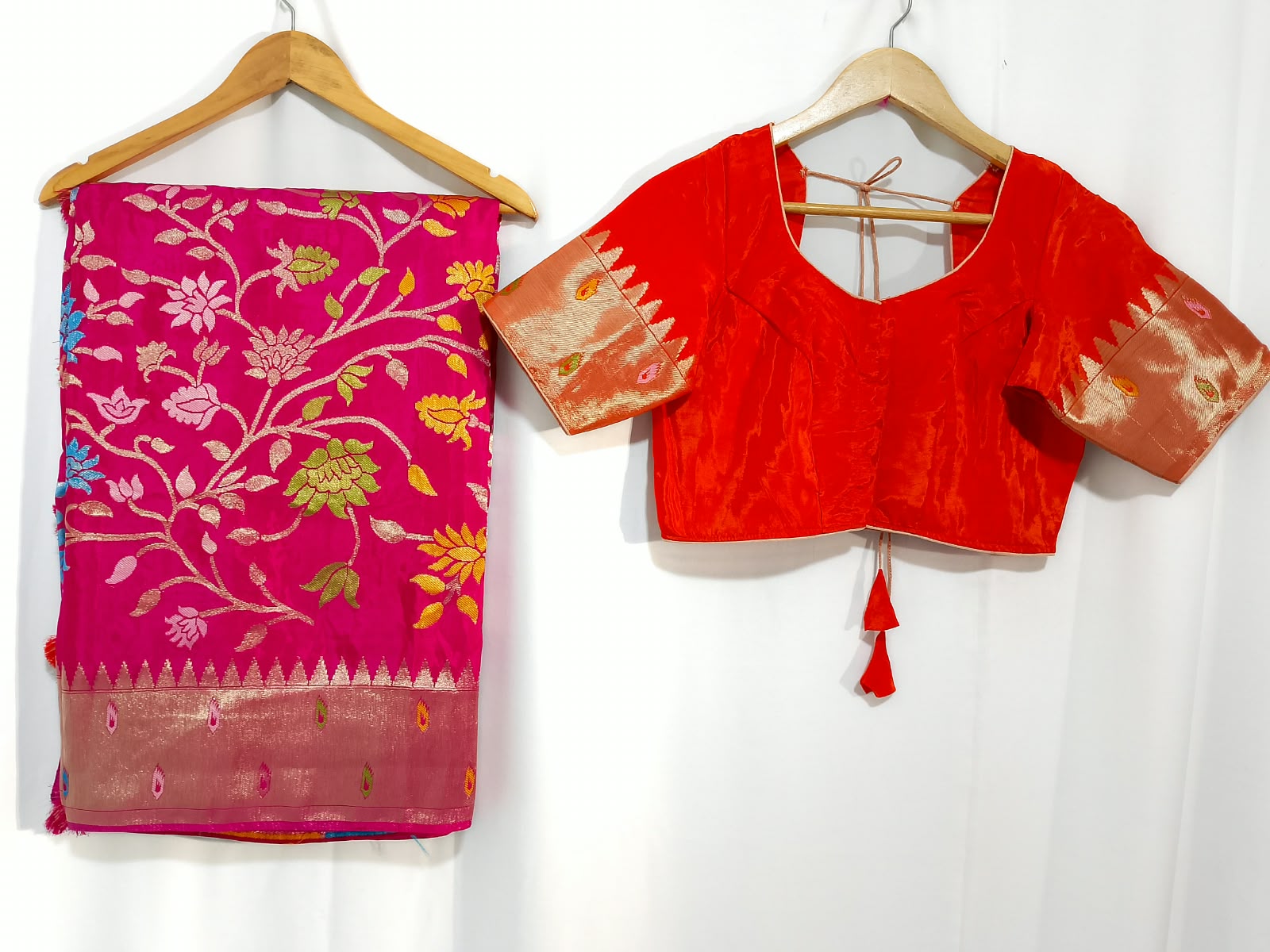 N1523 : Ready To Ship Beautiful Munga Crepe Saree With Stitched Blouse