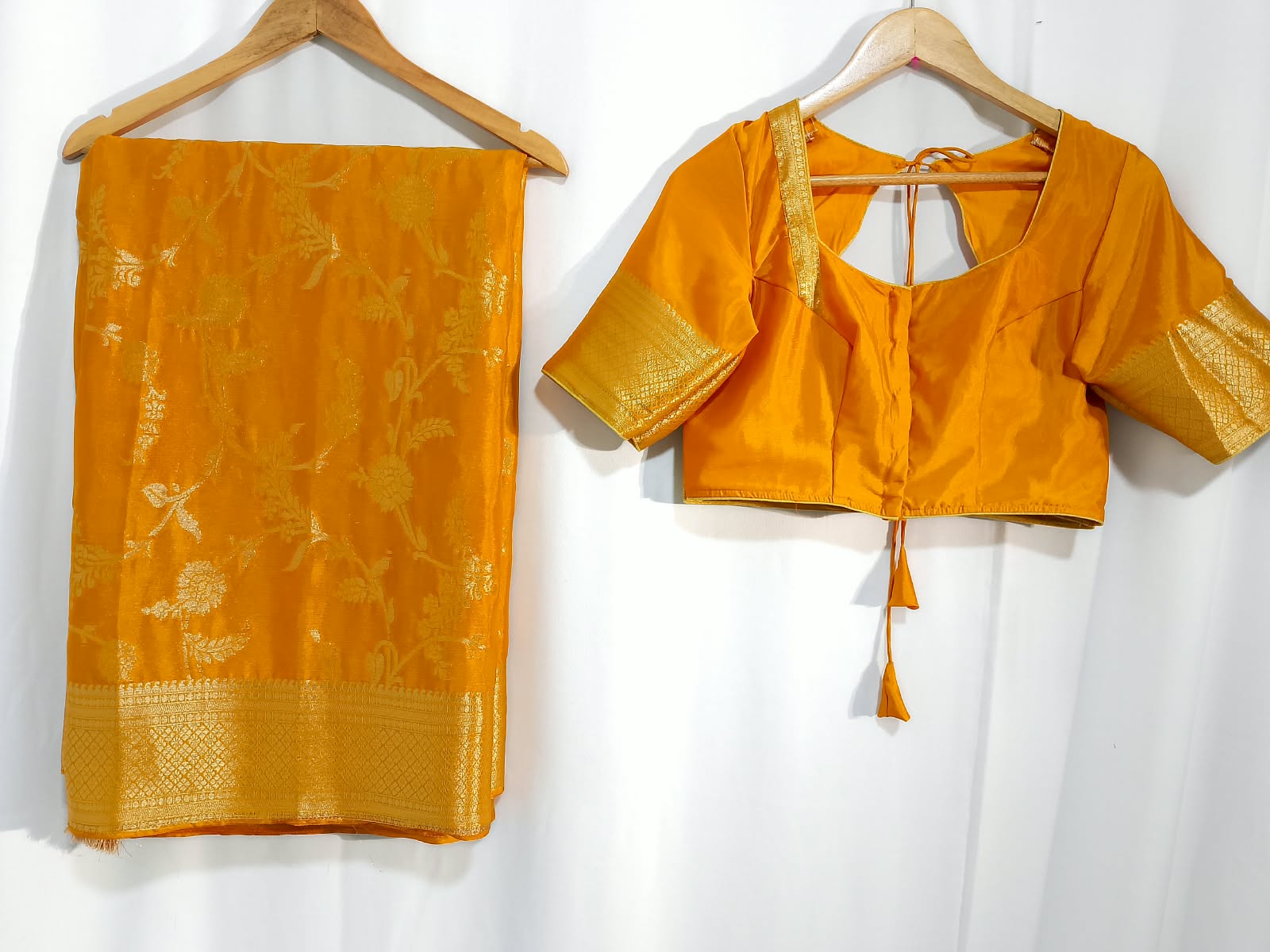 N1544 : Ready To Ship Beautiful Saree With Stitched Blouse