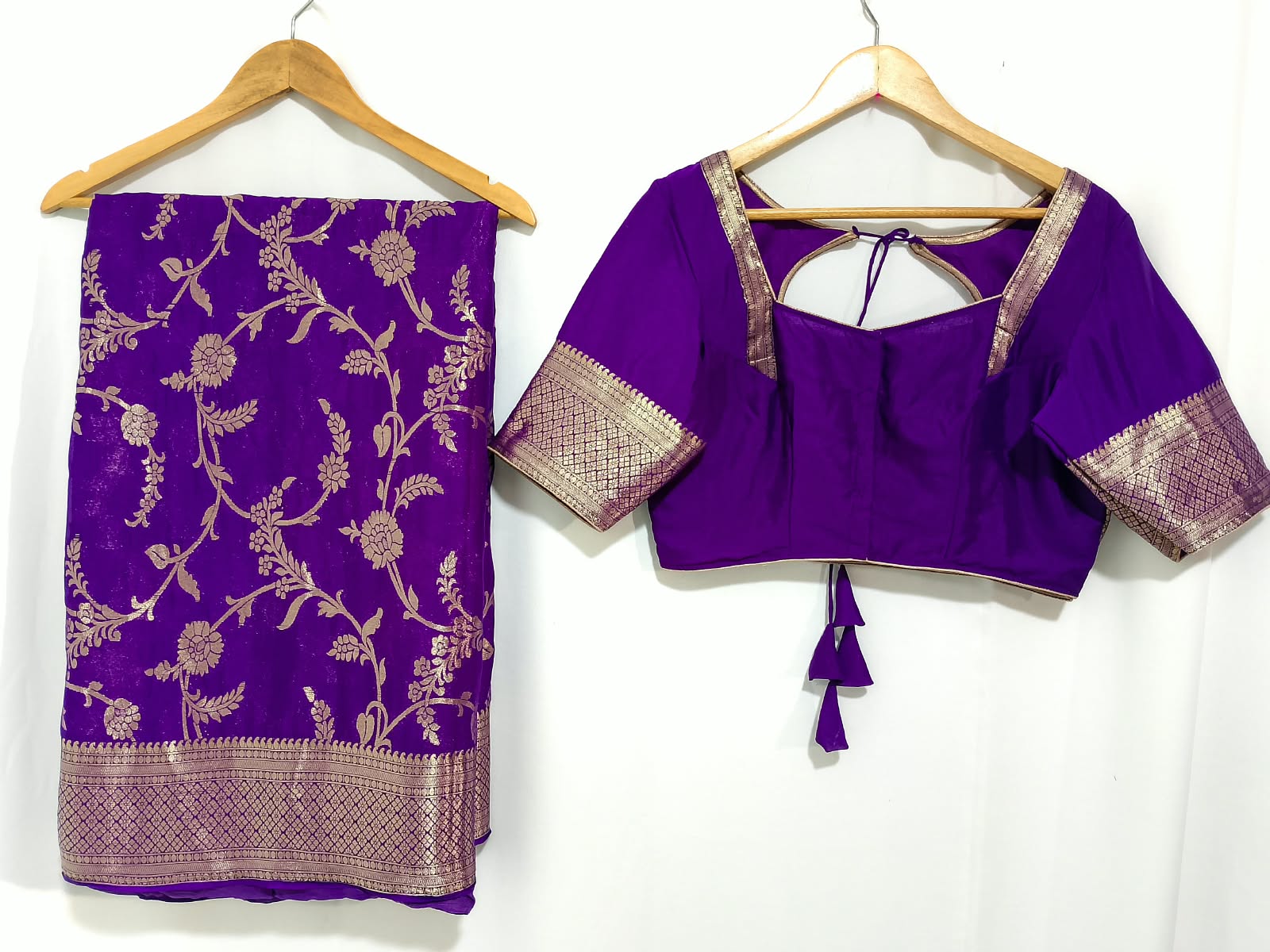N1545 : Ready To Ship Beautiful Saree With Stitched Blouse