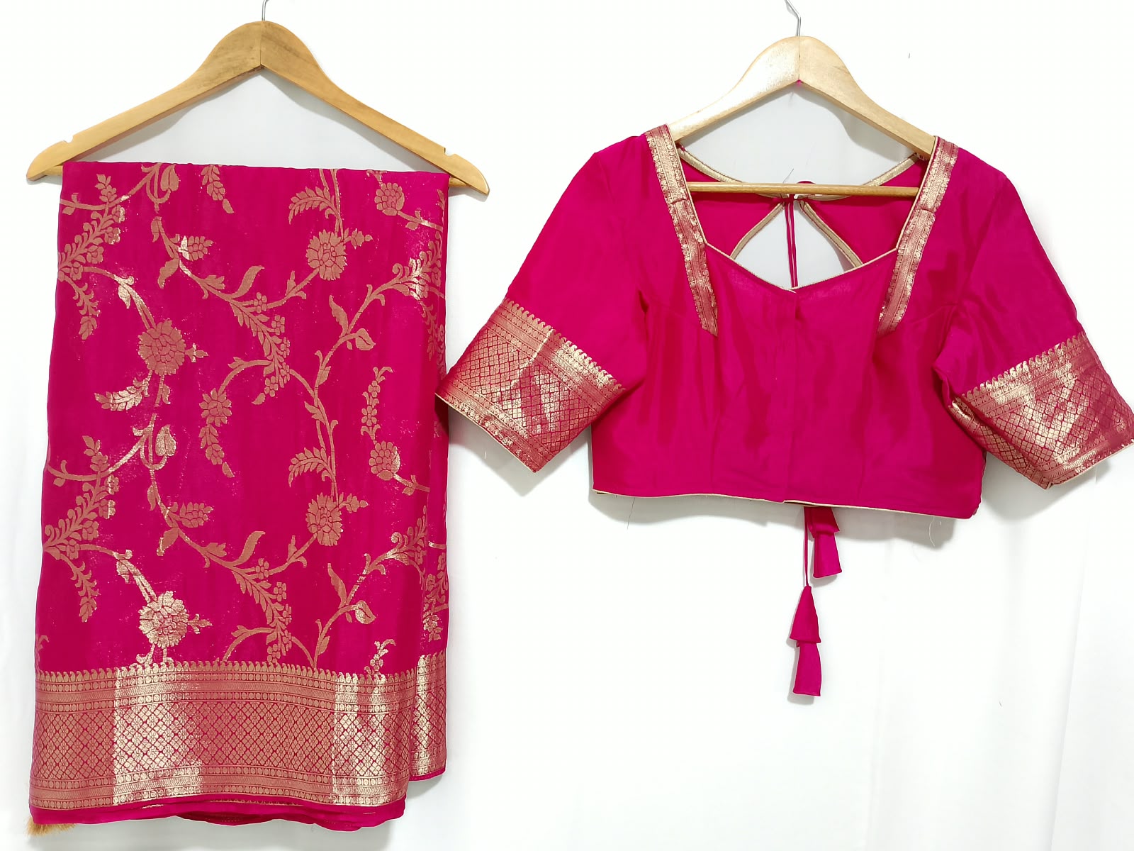 N1546 : Ready To Ship Beautiful Saree With Stitched Blouse