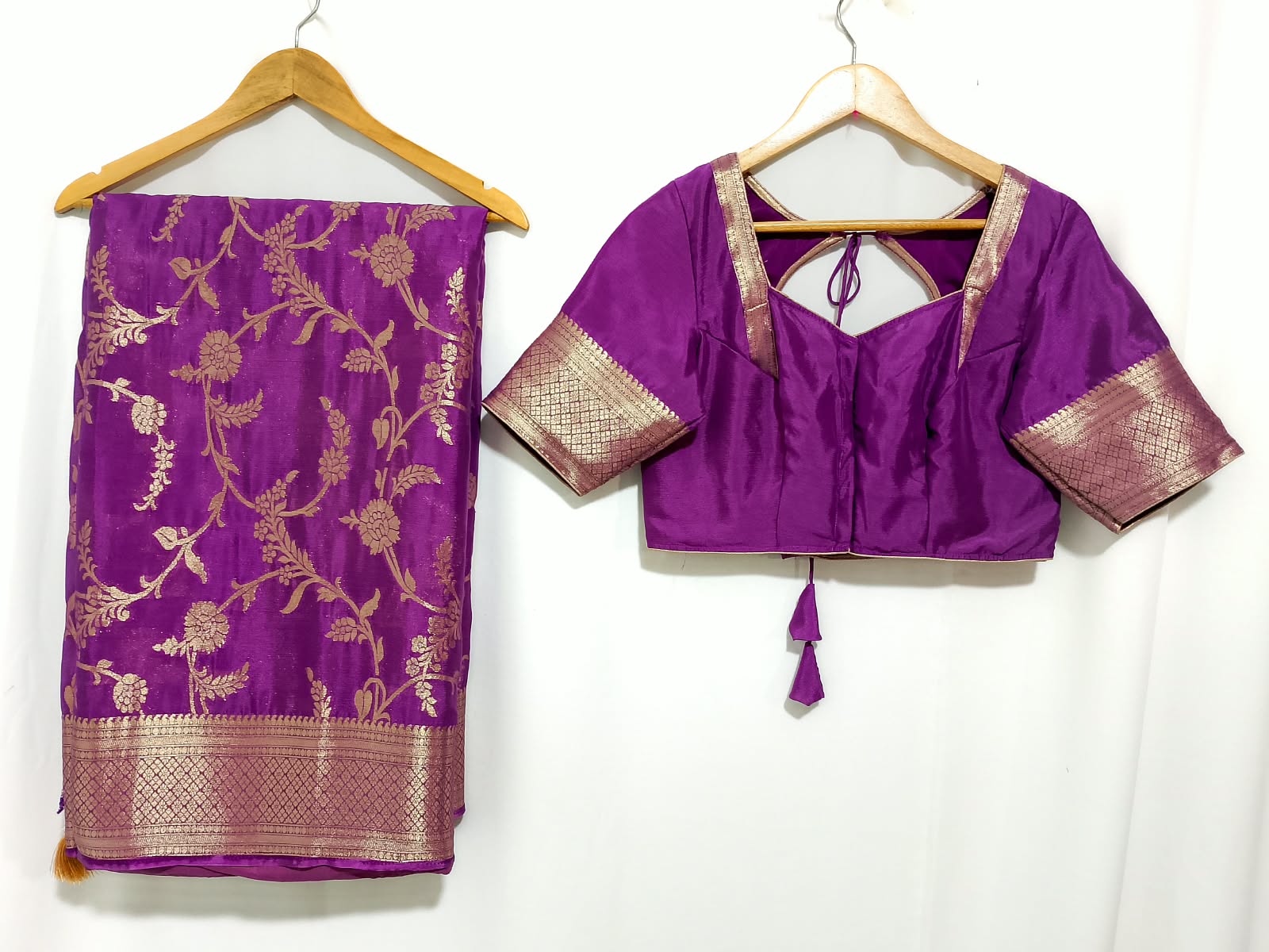 N1548 : Ready To Ship Beautiful Saree With Stitched Blouse
