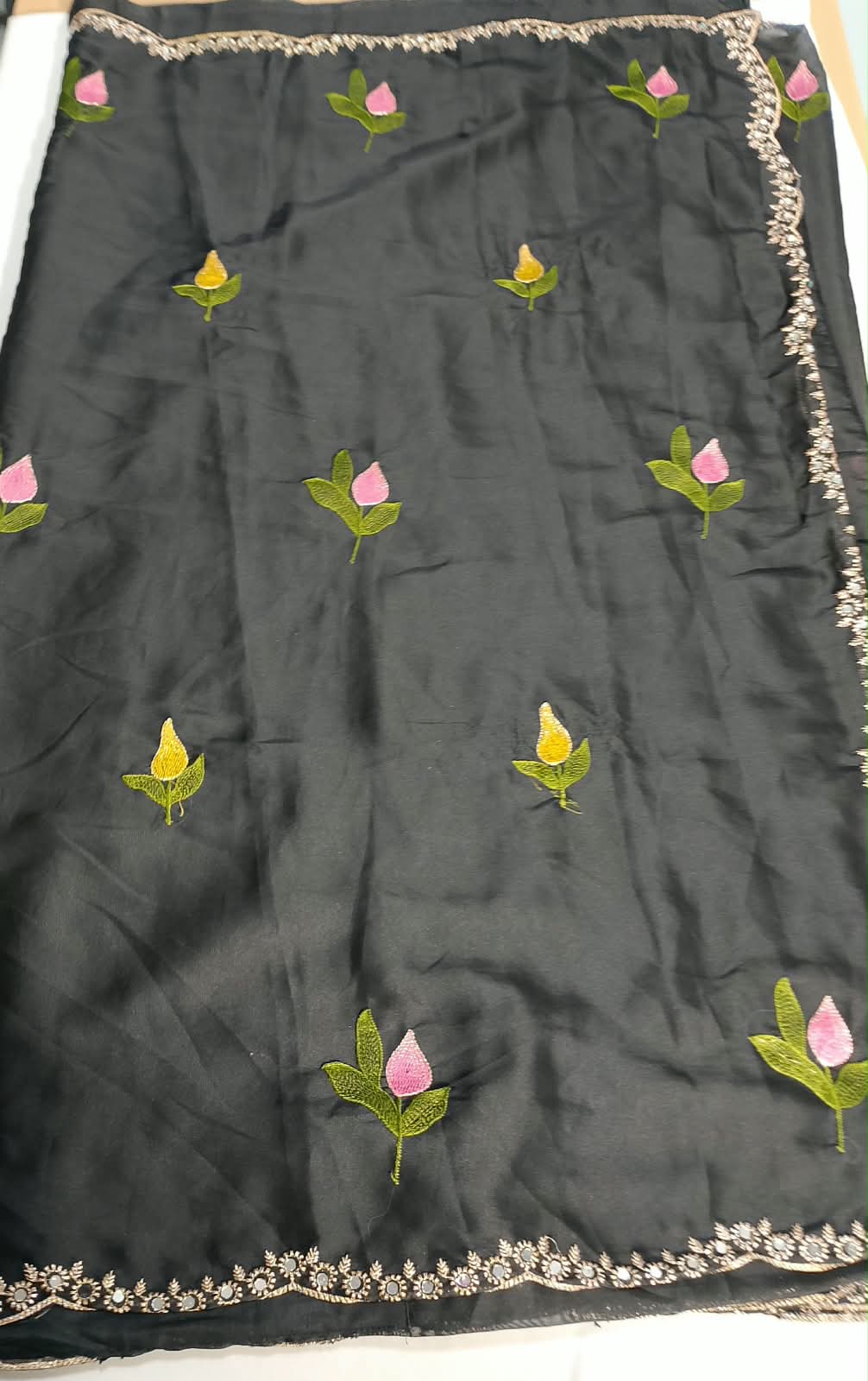 N1551 : Ready To Ship Beautiful Saree With Stitched Blouse N1551 : Ready To Ship Beautiful Saree With Stitched Blouse