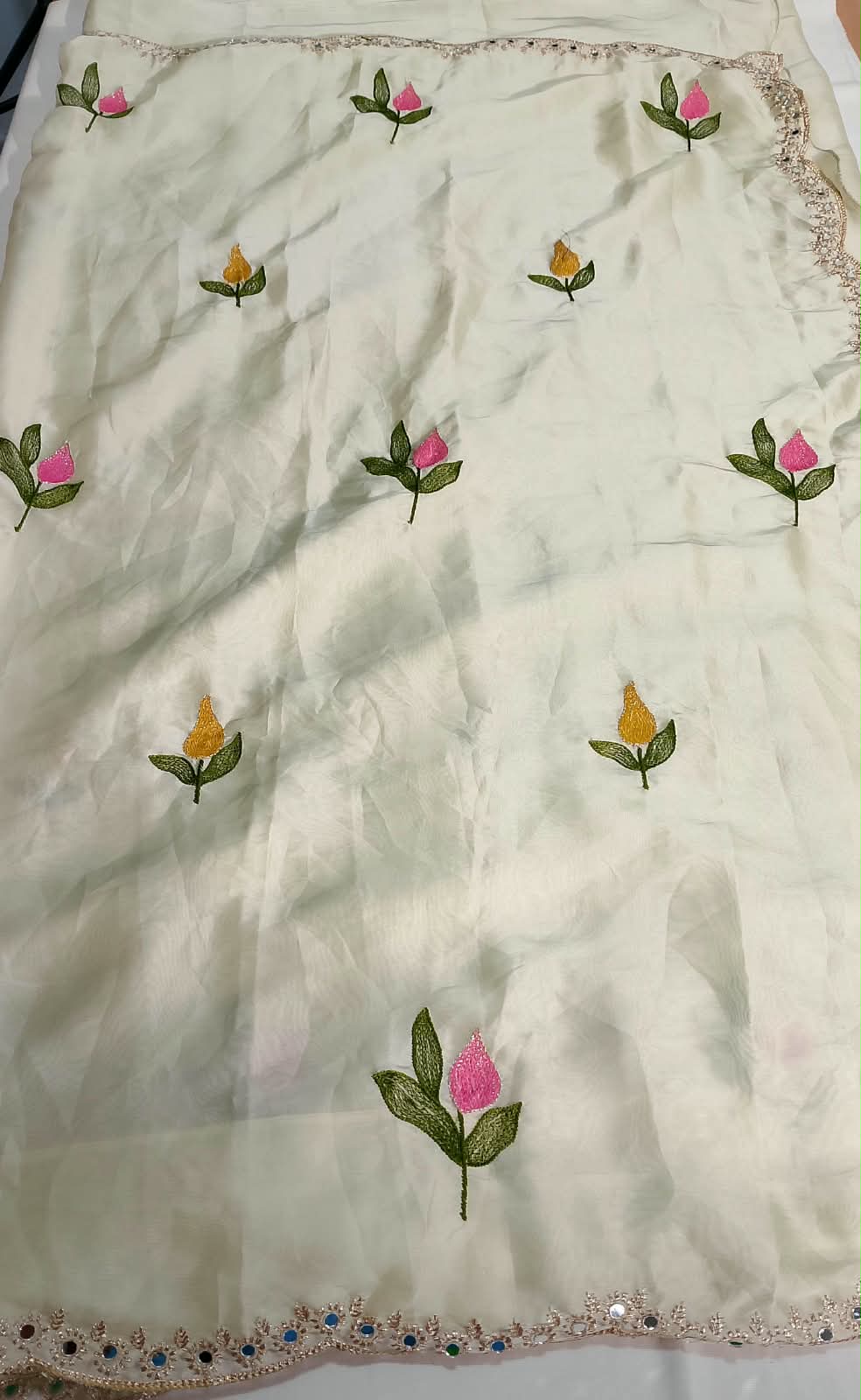 N1552 : Ready To Ship Beautiful Saree With Stitched Blouse N1552 : Ready To Ship Beautiful Saree With Stitched Blouse