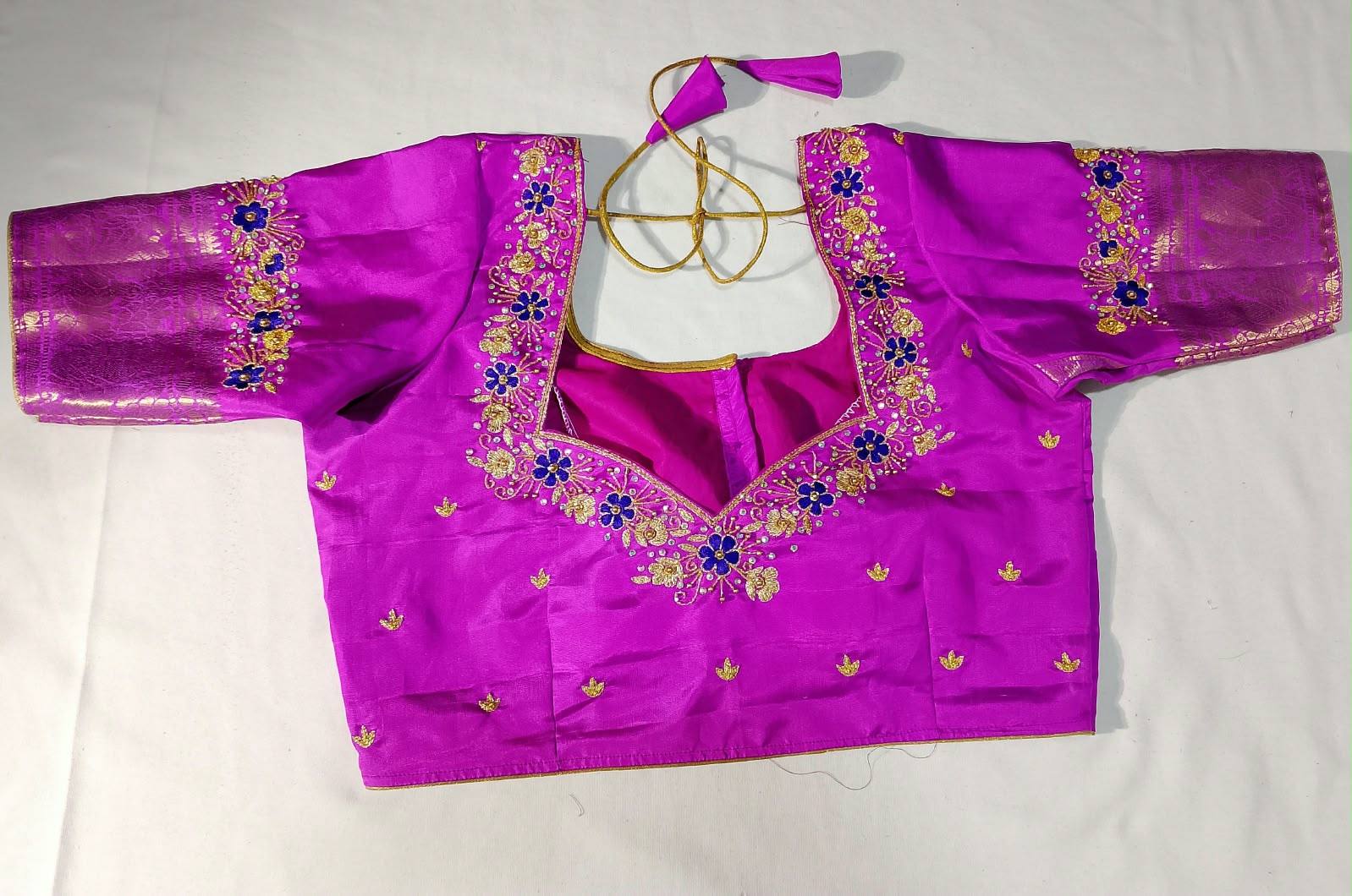 N1553 : Ready To Ship Beautiful Saree With Stitched Blouse N1553 : Ready To Ship Beautiful Saree With Stitched Blouse