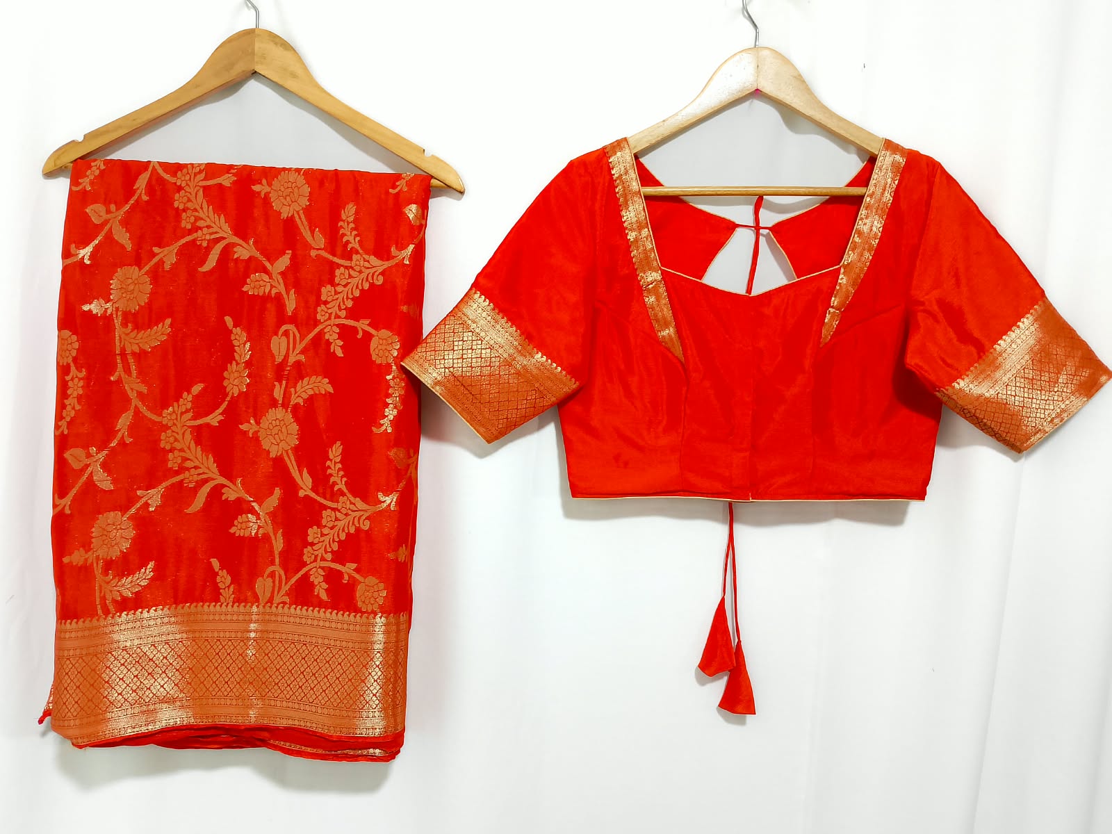 N1549 : Ready To Ship Beautiful Saree With Stitched Blouse N1549 : Ready To Ship Beautiful Saree With Stitched Blouse