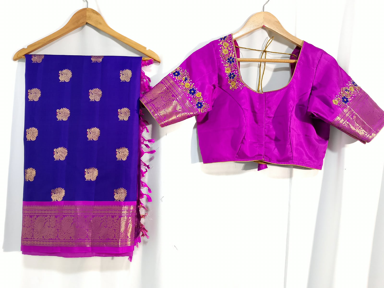 N1553 : Ready To Ship Beautiful Saree With Stitched Blouse