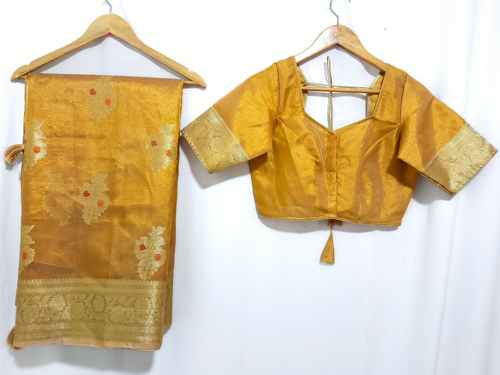 N1542 : Ready To Ship Beautiful Saree With Stitched Blouse N1542 : Ready To Ship Beautiful Saree With Stitched Blouse