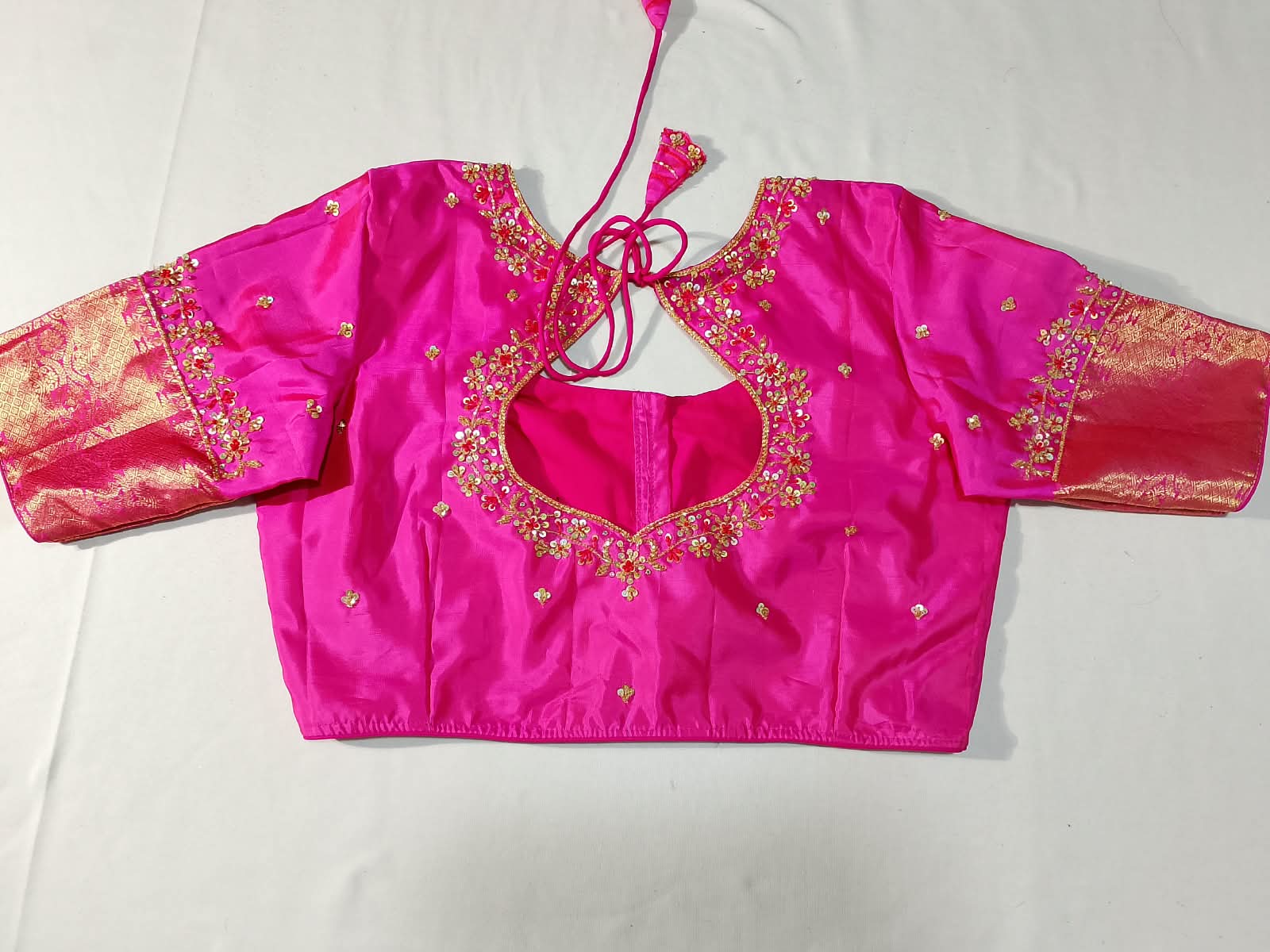 N1557 : Ready To Ship Beautiful Saree With Stitched Blouse