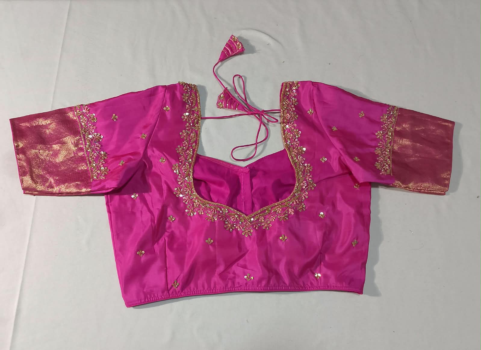 N1558 : Ready To Ship Beautiful Saree With Stitched Blouse N1558 : Ready To Ship Beautiful Saree With Stitched Blouse