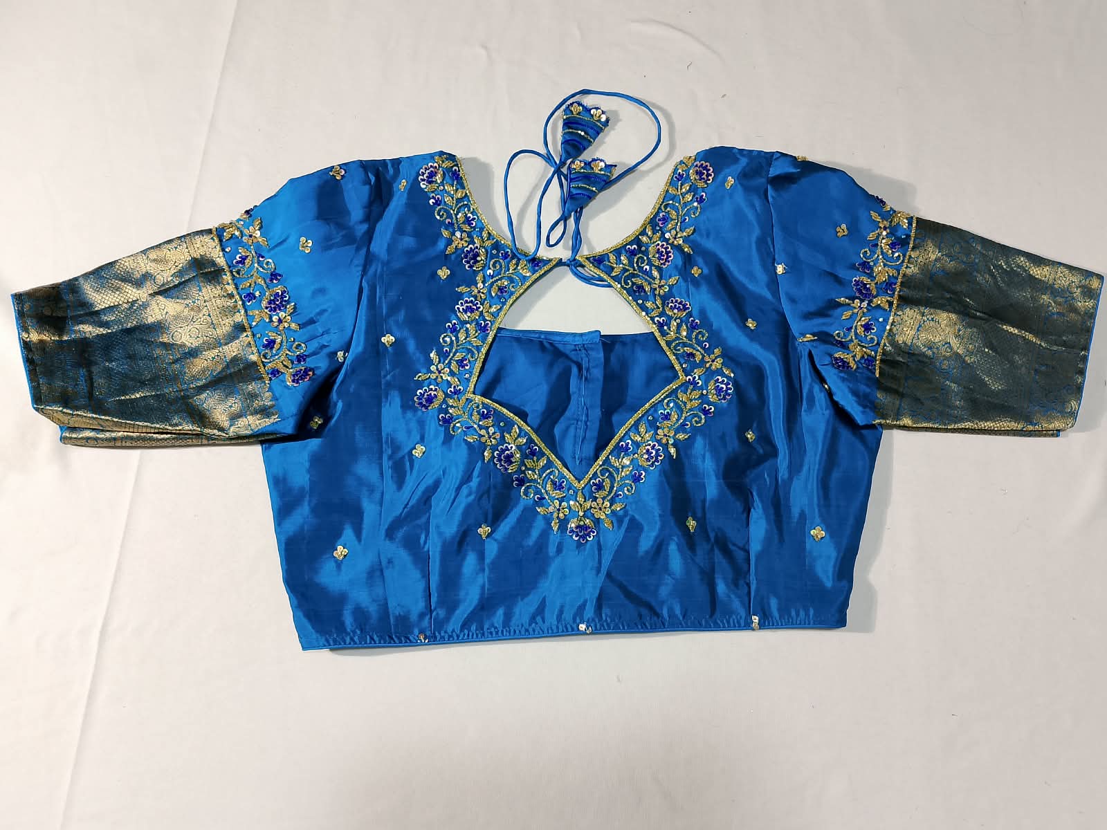 N1559  : Ready To Ship Beautiful Saree With Stitched Blouse