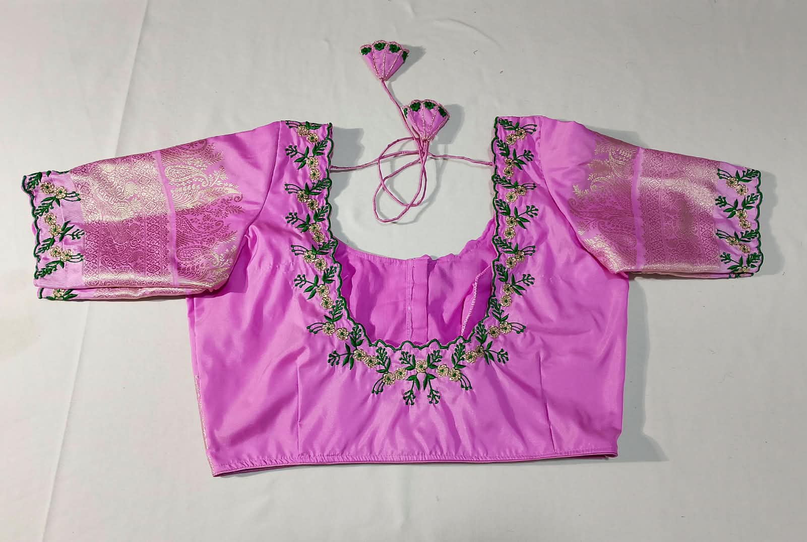 N1567 : Ready To Ship Beautiful Saree With Stitched Blouse N1567 : Ready To Ship Beautiful Saree With Stitched Blouse