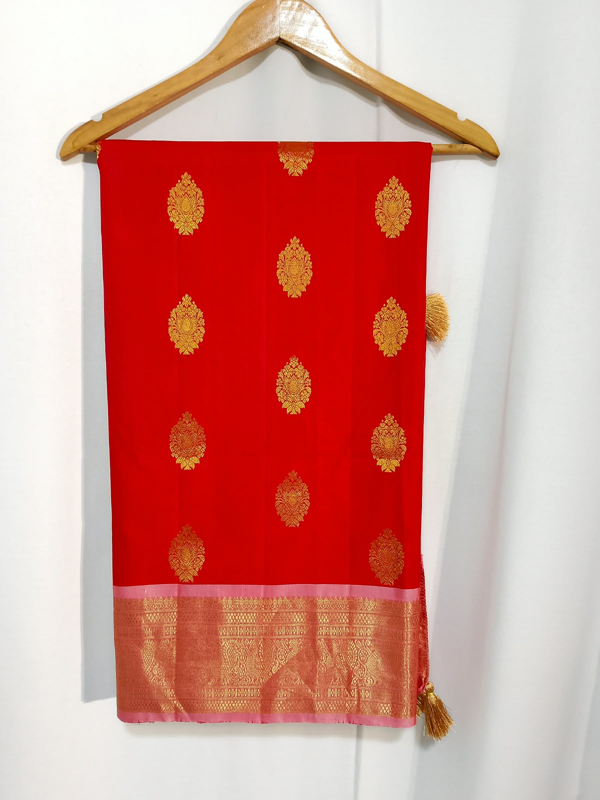N1561 : Ready To Ship Beautiful Saree With Stitched Blouse