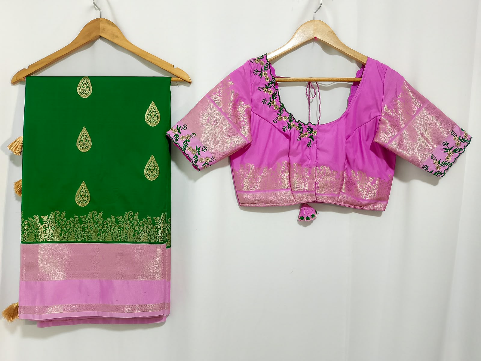 N1567 : Ready To Ship Beautiful Saree With Stitched Blouse N1567 : Ready To Ship Beautiful Saree With Stitched Blouse