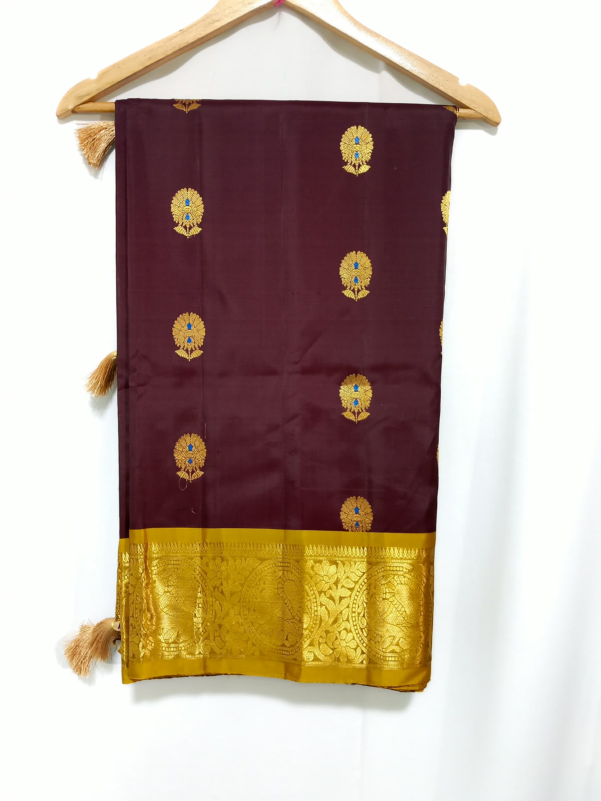 N1562 : Ready To Ship Beautiful Saree With Stitched Blouse N1562 : Ready To Ship Beautiful Saree With Stitched Blouse