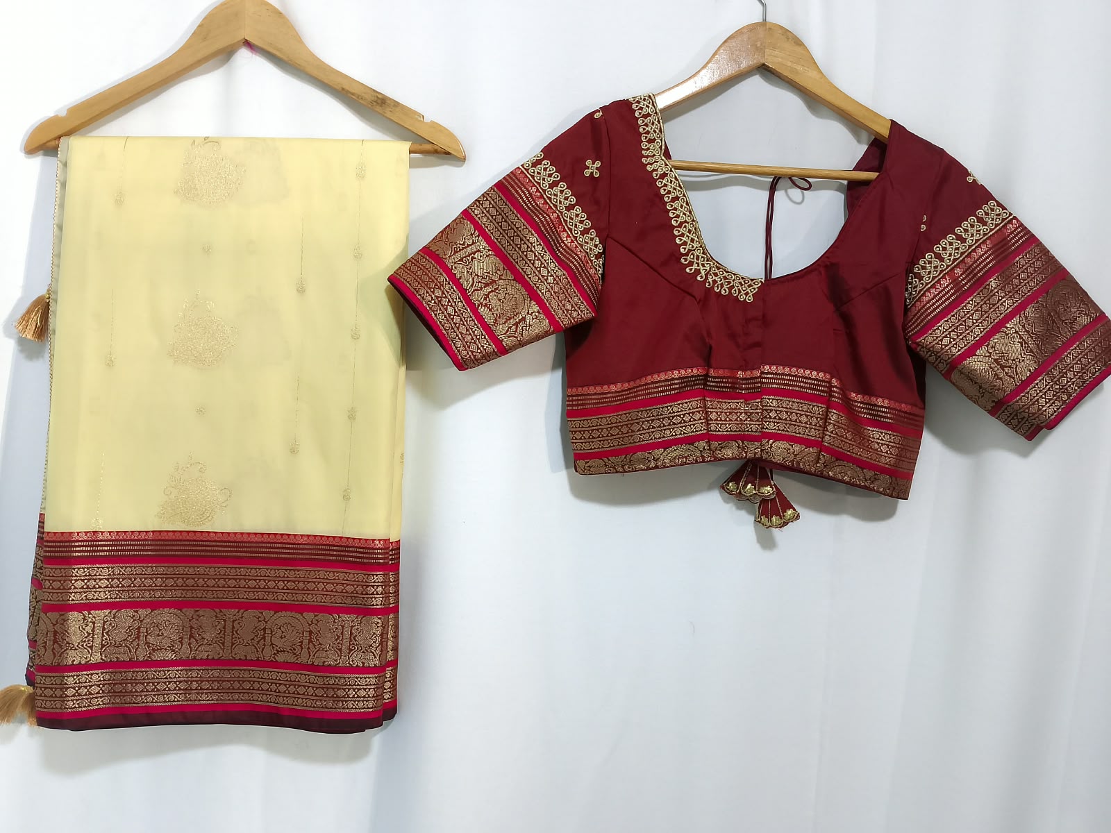 N1566 : Ready To Ship Beautiful Saree With Stitched Blouse