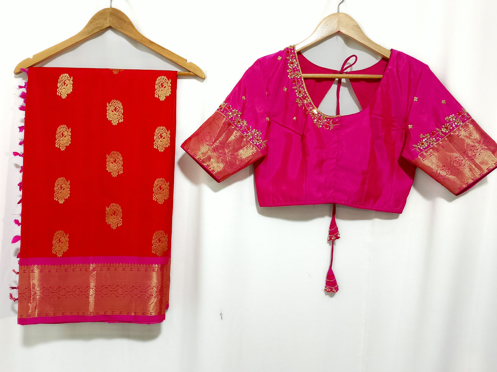 N1557 : Ready To Ship Beautiful Saree With Stitched Blouse
