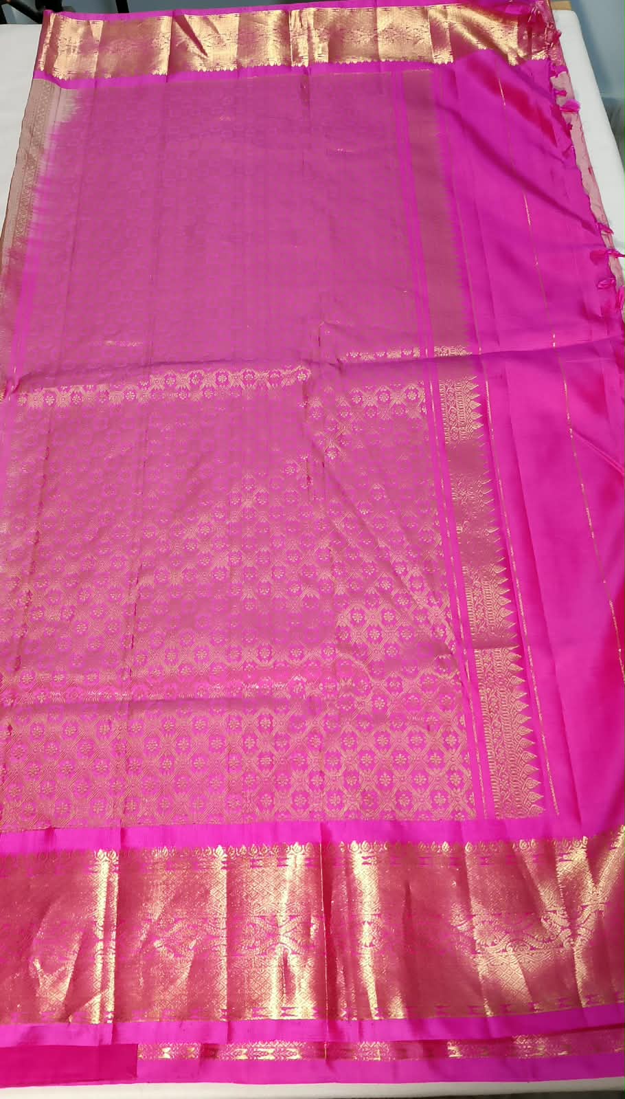 N1560 : Ready To Ship Beautiful Saree With Stitched Blouse N1560 : Ready To Ship Beautiful Saree With Stitched Blouse