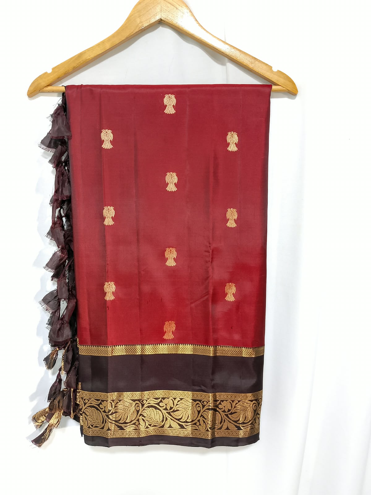 N1575 : Ready To Ship Beautiful Saree With Stitched Blouse